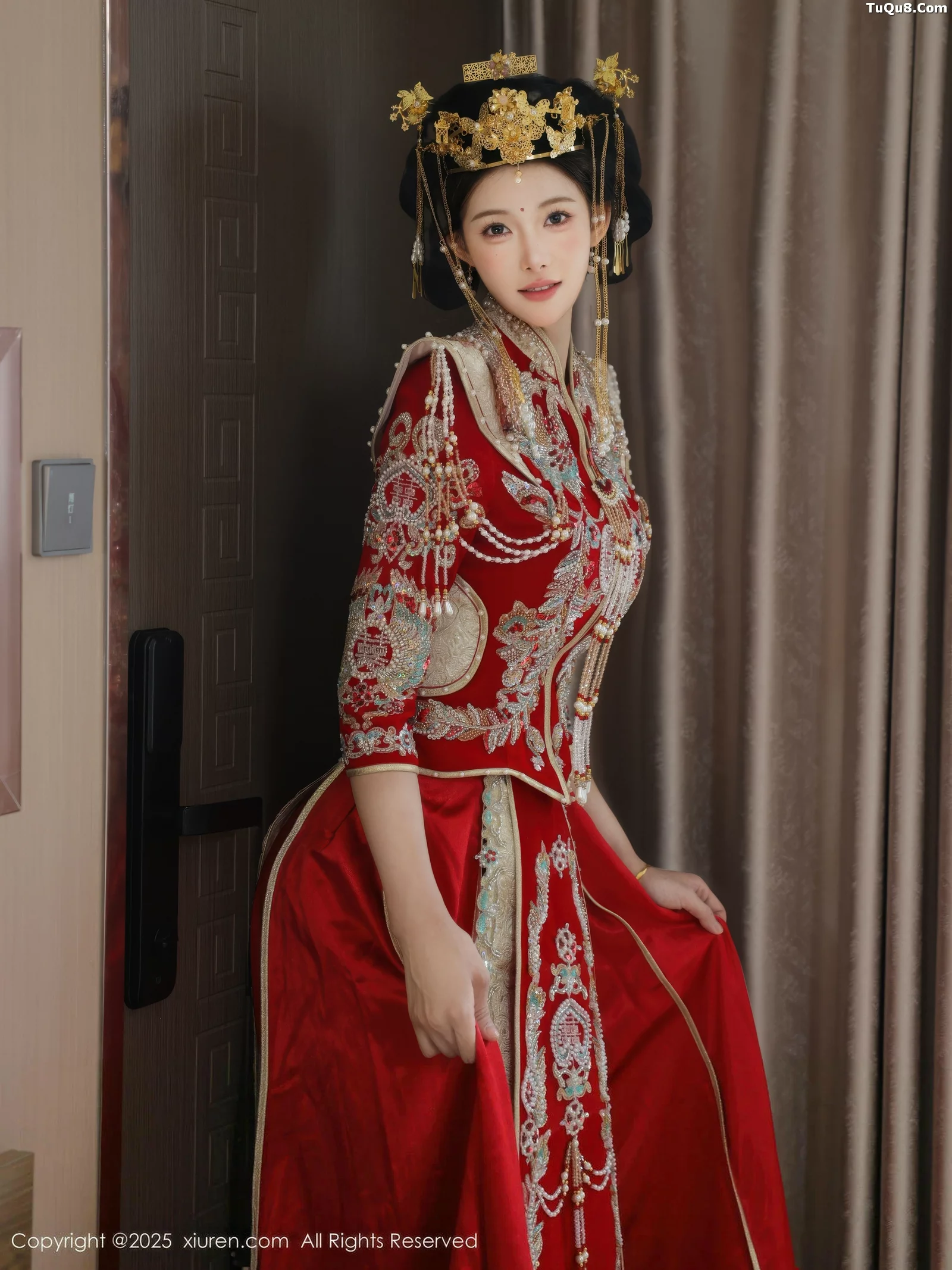 [[XiuRen秀人网]秀人网]No.10742_模特梨霜儿性感红色新娘服饰配肉色丝袜秀丰腴身材迷人诱惑写真84P