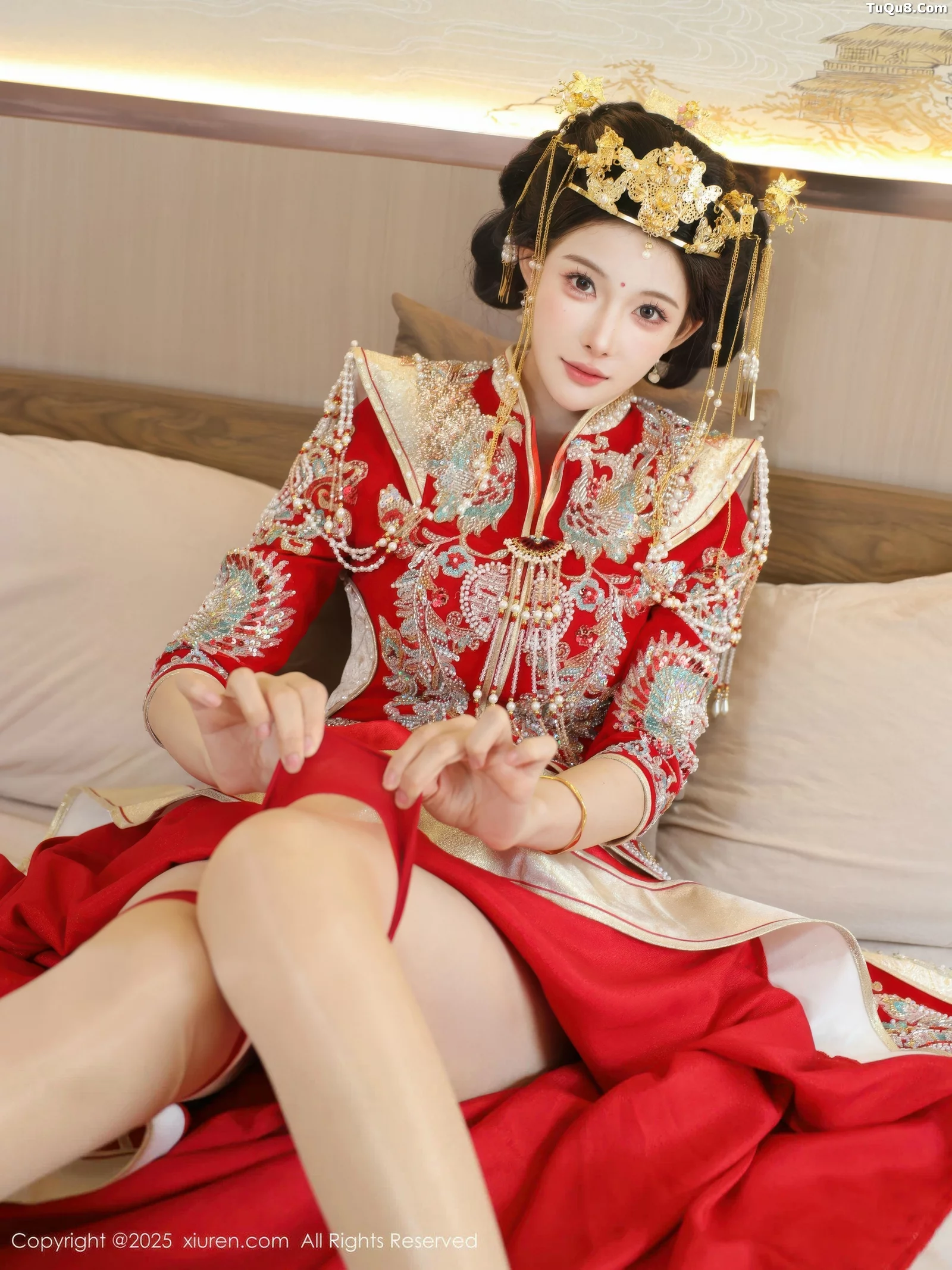 [[XiuRen秀人网]秀人网]No.10742_模特梨霜儿性感红色新娘服饰配肉色丝袜秀丰腴身材迷人诱惑写真84P