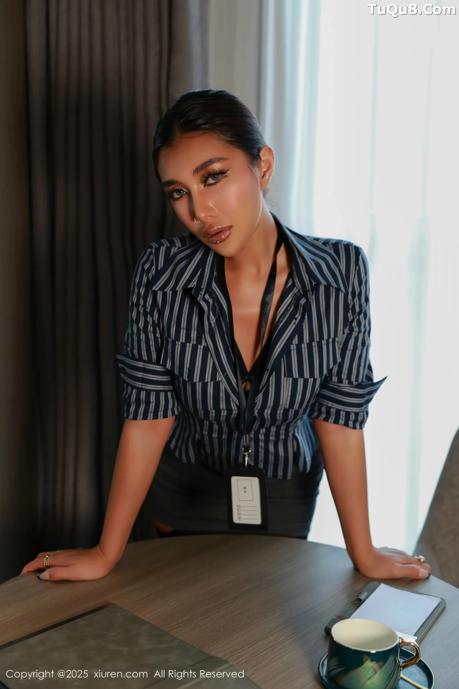 [[XiuRen秀人网]秀人网]No.10670_模特FE-性感深色OL服饰露黑色内衣配黑丝吊袜秀曼妙身姿诱惑写真86P