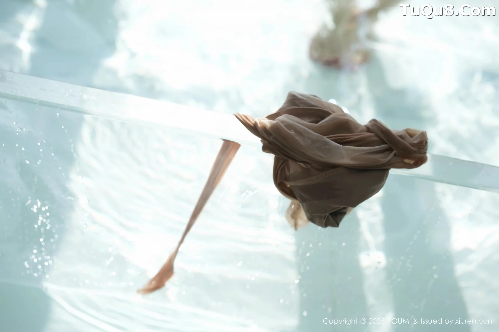 [YouMi尤蜜荟]Vol.1160_模特心妍小公主性感浅色连衣短裙配超薄肉丝秀丰满身材诱惑写真49P