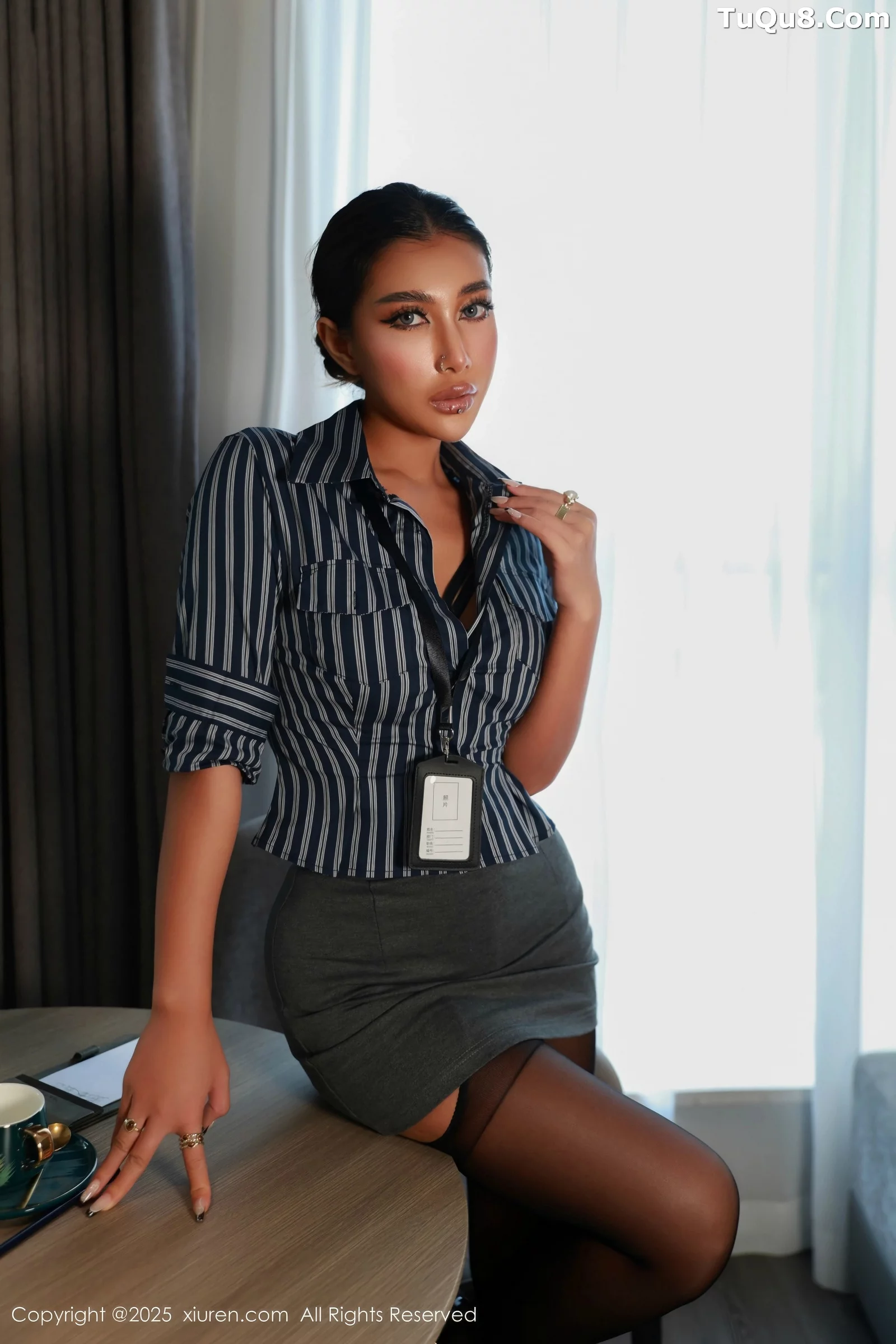 [[XiuRen秀人网]秀人网]No.10670_模特FE-性感深色OL服饰露黑色内衣配黑丝吊袜秀曼妙身姿诱惑写真86P