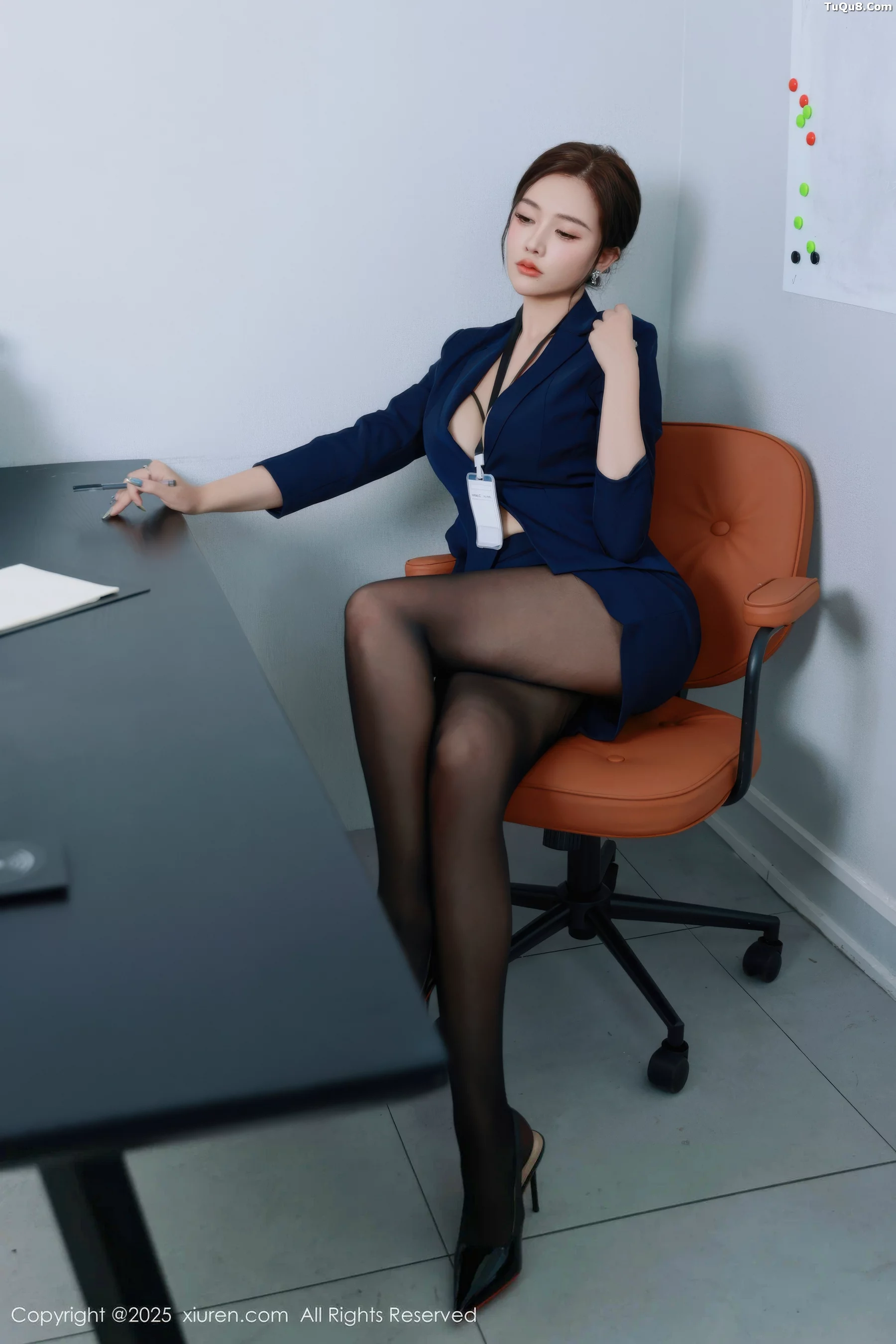 [[XiuRen秀人网]秀人网]No.10751_模特娜比深色OL服饰露红色内衣配超薄黑丝秀凹凸身材诱惑写真75P