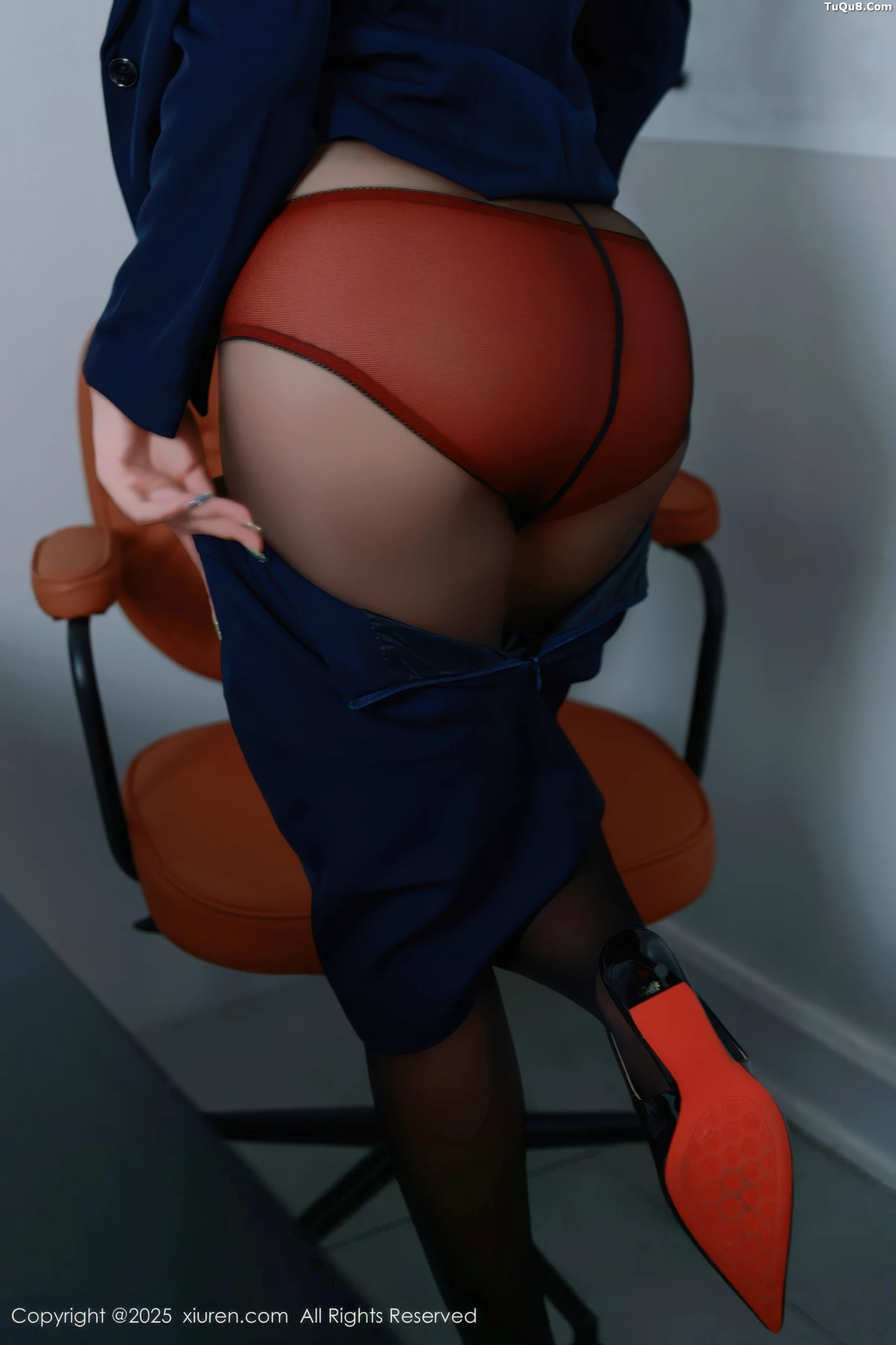 [[XiuRen秀人网]秀人网]No.10751_模特娜比深色OL服饰露红色内衣配超薄黑丝秀凹凸身材诱惑写真75P