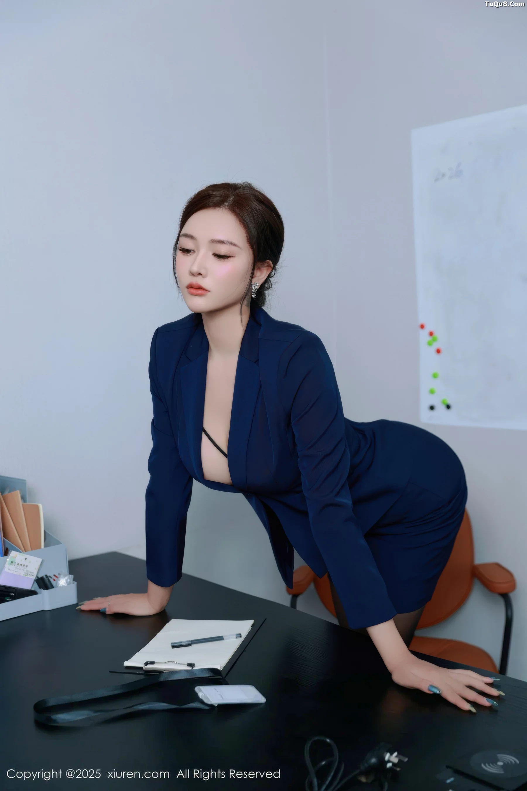 [[XiuRen秀人网]秀人网]No.10751_模特娜比深色OL服饰露红色内衣配超薄黑丝秀凹凸身材诱惑写真75P