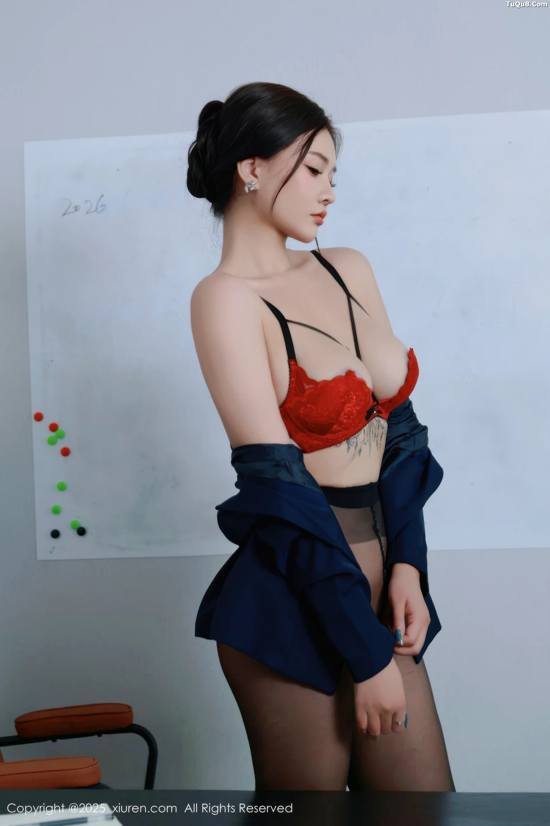 [[XiuRen秀人网]秀人网]No.10751_模特娜比深色OL服饰露红色内衣配超薄黑丝秀凹凸身材诱惑写真75P