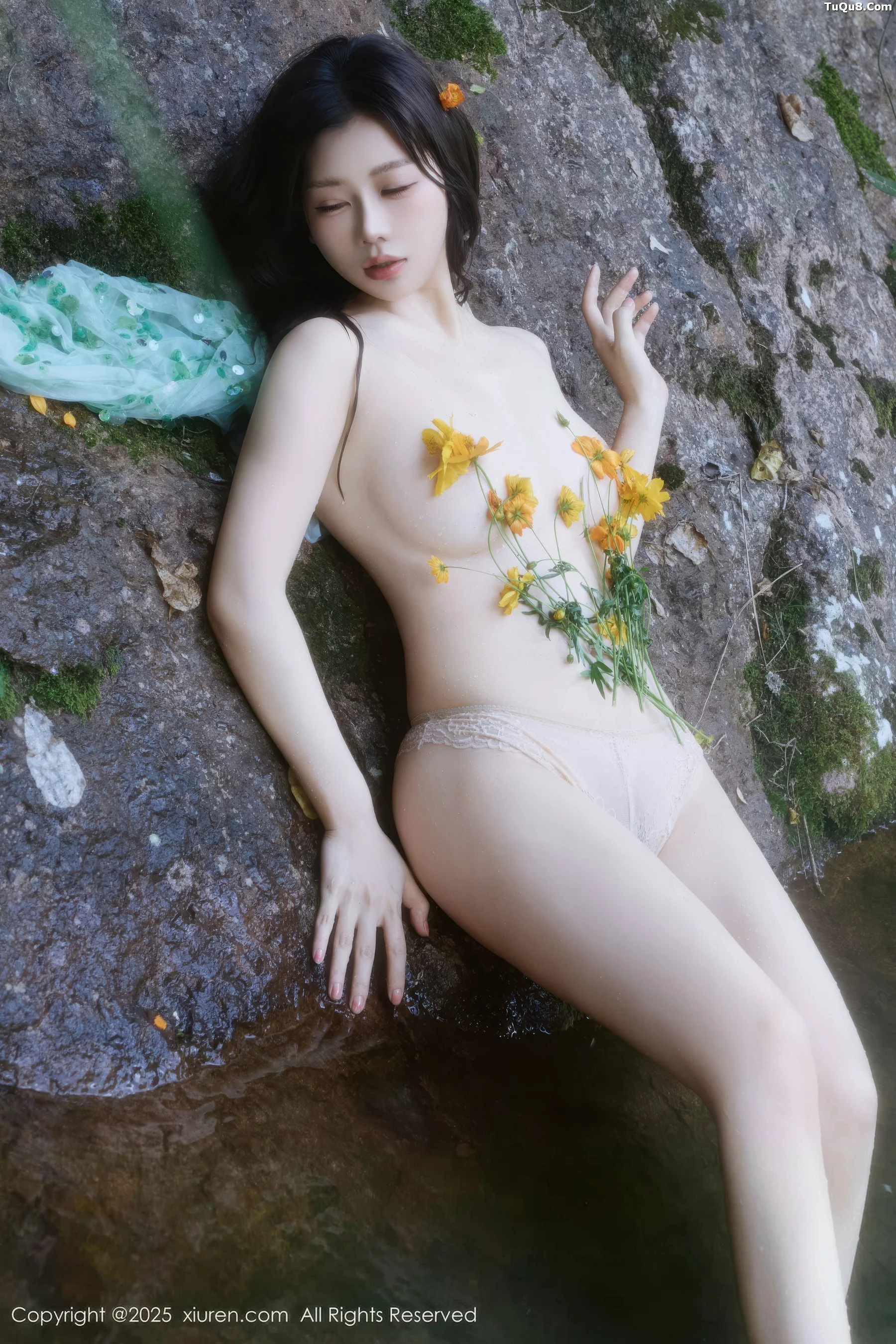 [[XiuRen秀人网]秀人网]No.10756_模特尹甜甜户外小溪性感薄纱亮片裙湿身秀丰腴身材惹火诱惑写真60P