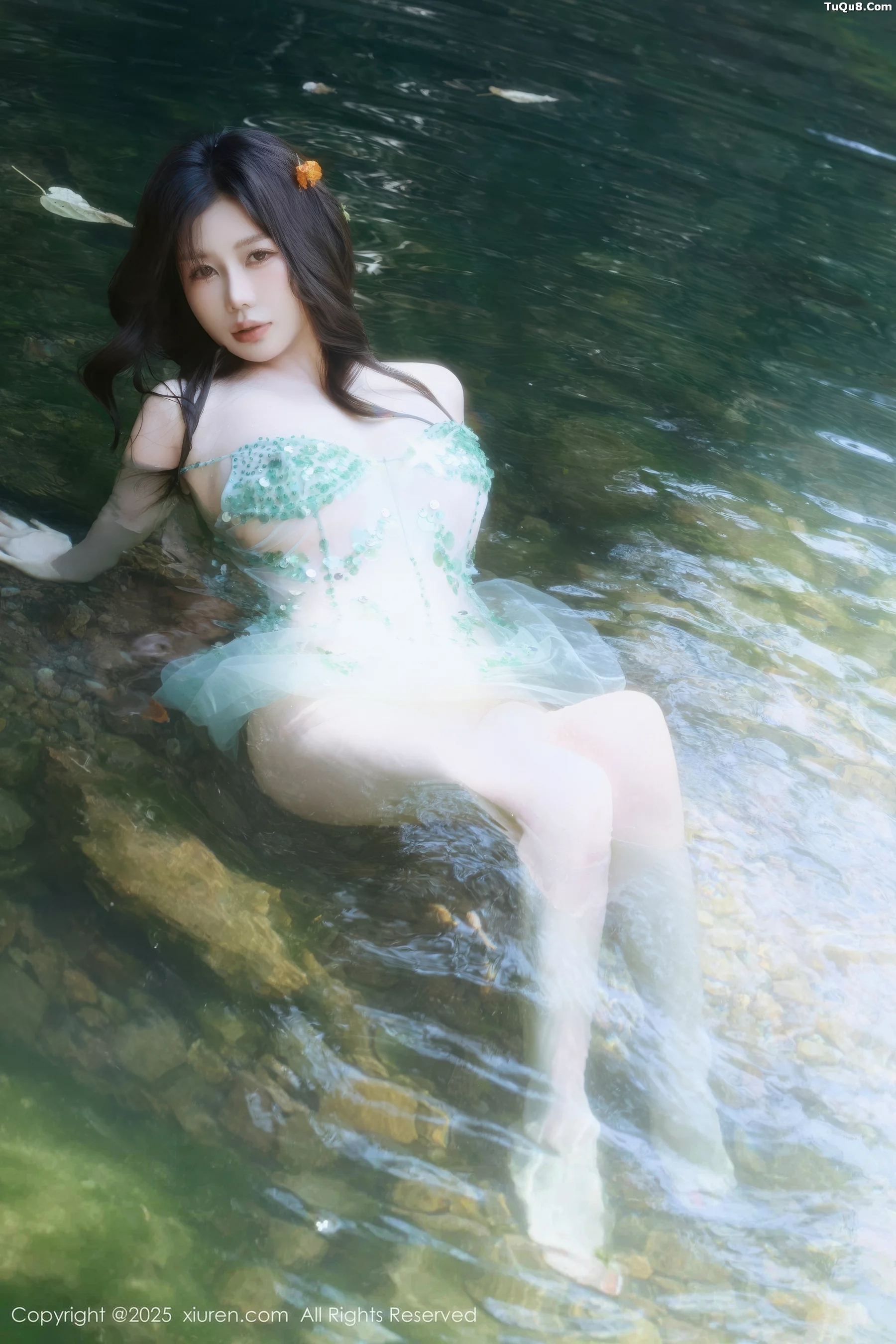 [[XiuRen秀人网]秀人网]No.10756_模特尹甜甜户外小溪性感薄纱亮片裙湿身秀丰腴身材惹火诱惑写真60P