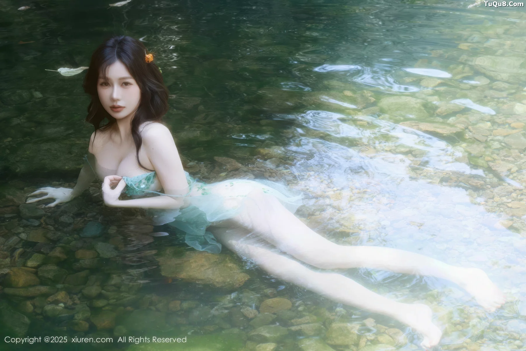 [[XiuRen秀人网]秀人网]No.10756_模特尹甜甜户外小溪性感薄纱亮片裙湿身秀丰腴身材惹火诱惑写真60P