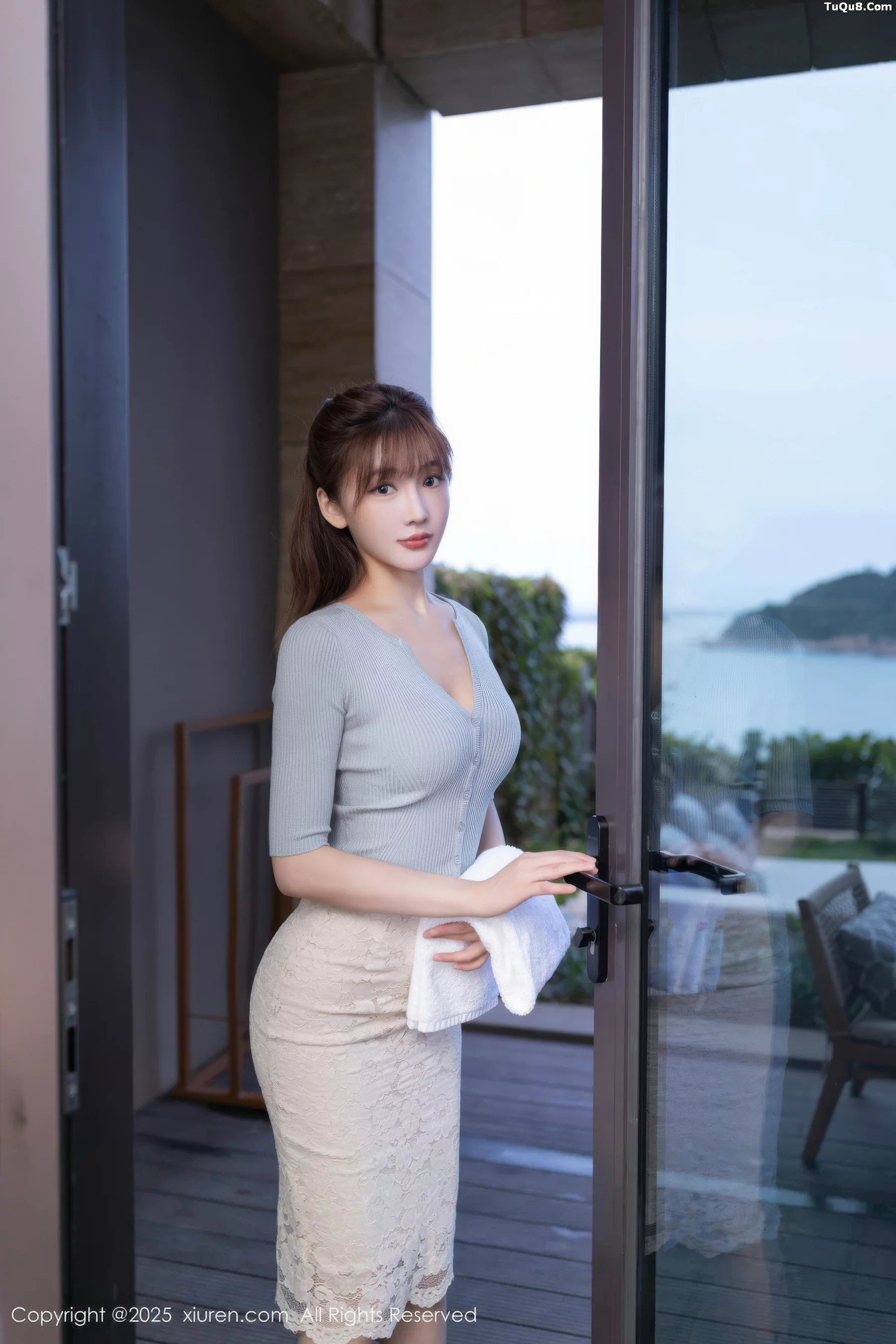 [[XiuRen秀人网]秀人网]No.10757_模特陆萱萱性感浅色长裙露白色内衣配白丝袜秀柔美身姿诱惑写真73P