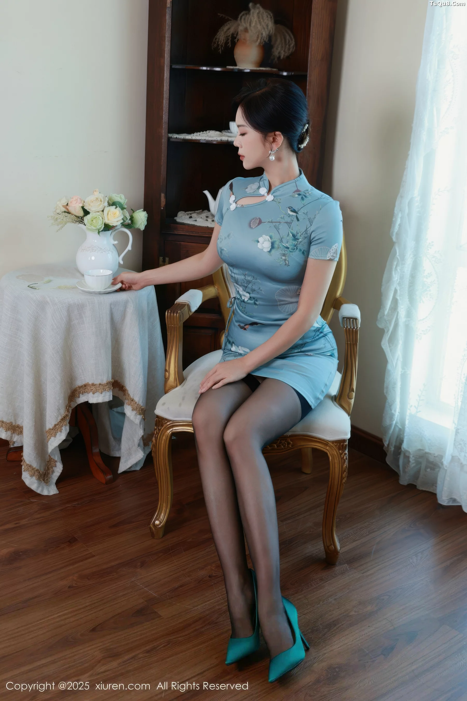 [[XiuRen秀人网]秀人网]No.10753_模特玫瑰我爱你性感旗袍露黑色内衣配黑丝吊袜秀凹凸身材诱惑写真70P