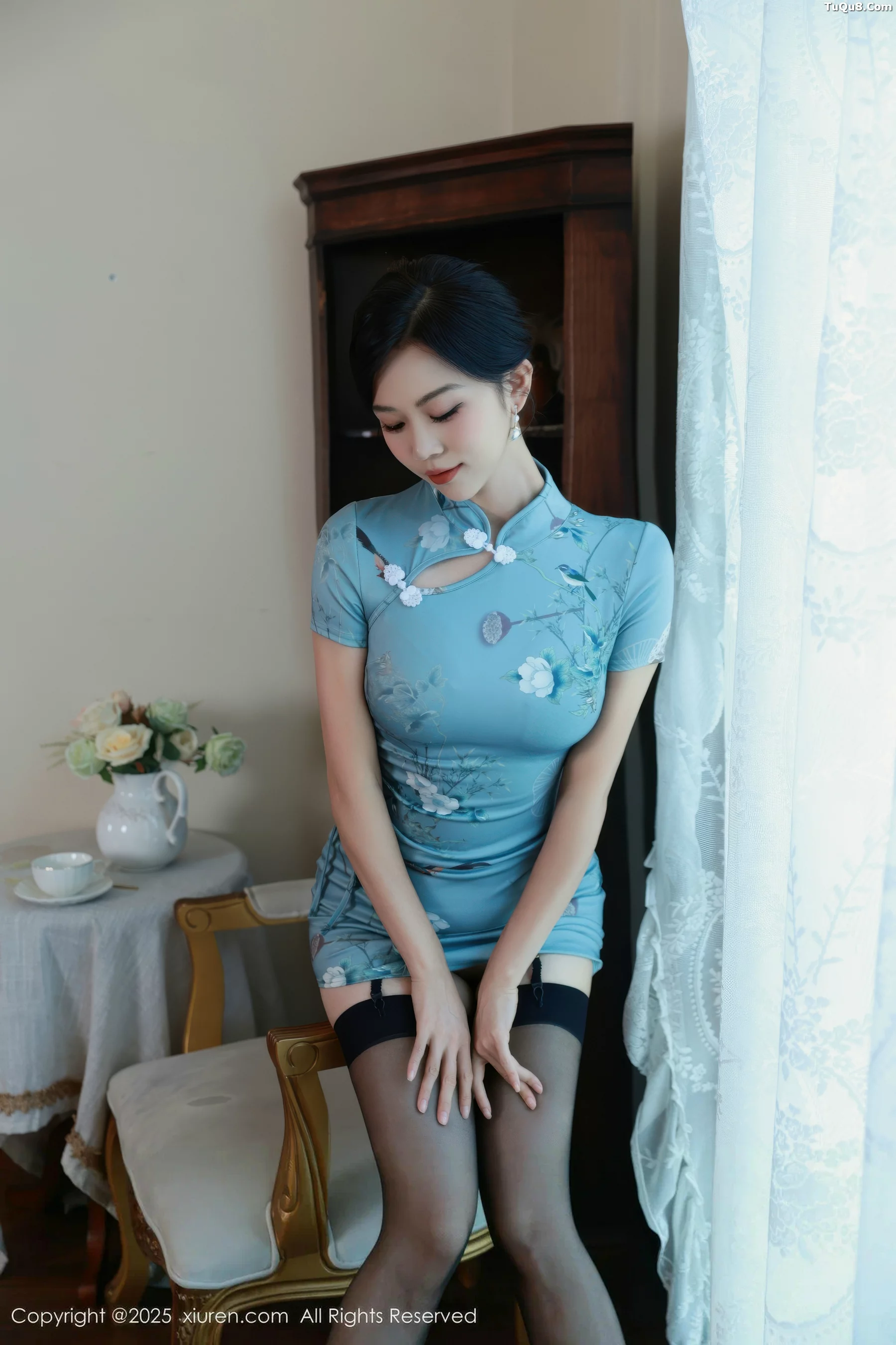 [[XiuRen秀人网]秀人网]No.10753_模特玫瑰我爱你性感旗袍露黑色内衣配黑丝吊袜秀凹凸身材诱惑写真70P