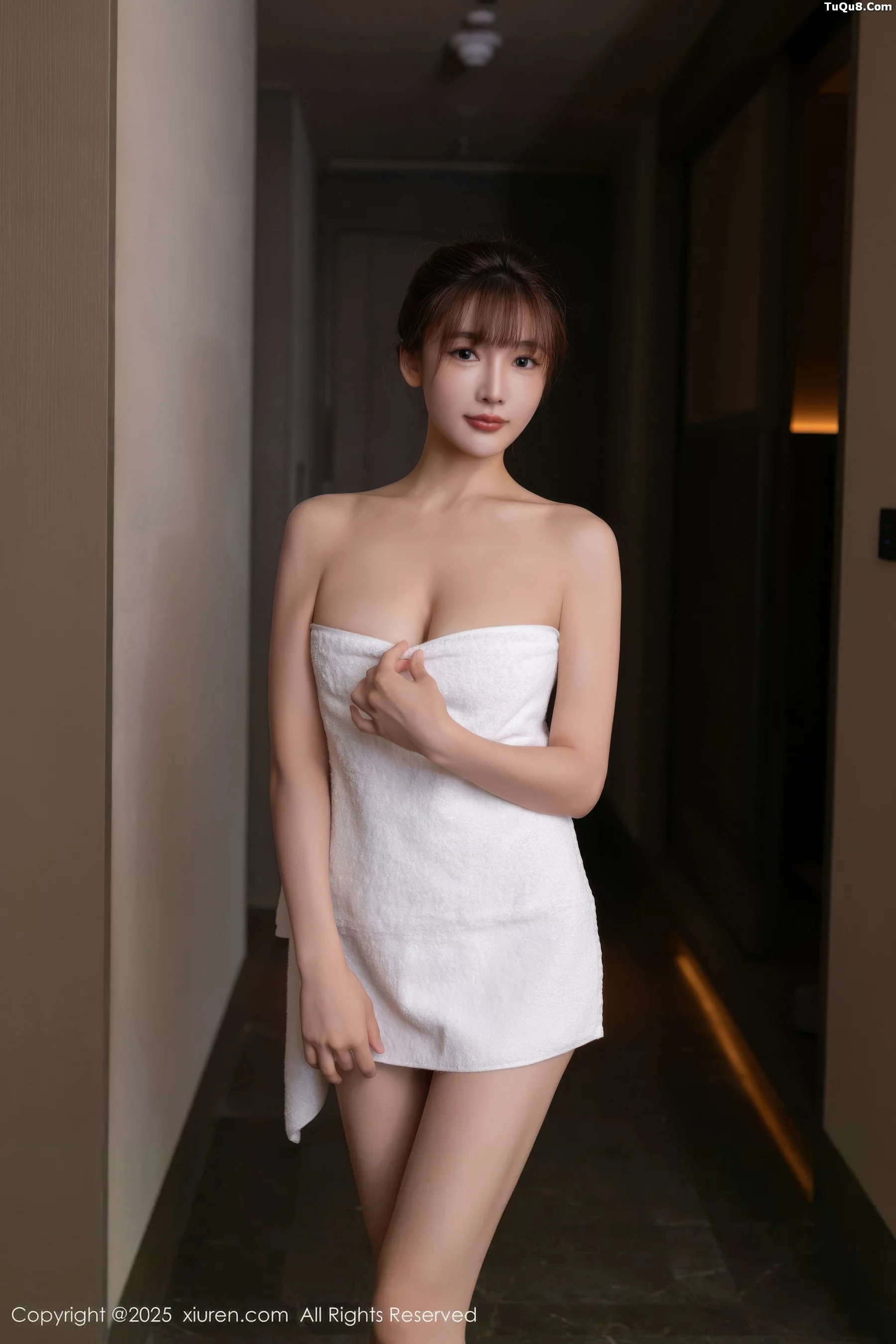 [[XiuRen秀人网]秀人网]No.10757_模特陆萱萱性感浅色长裙露白色内衣配白丝袜秀柔美身姿诱惑写真73P