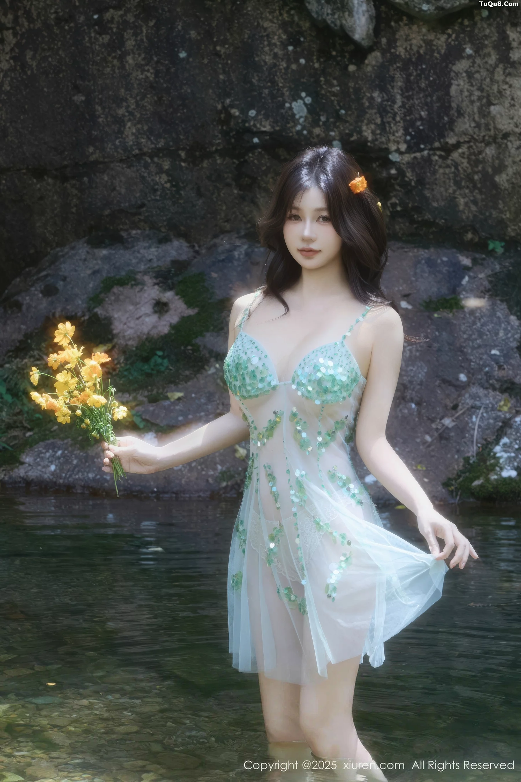 [[XiuRen秀人网]秀人网]No.10756_模特尹甜甜户外小溪性感薄纱亮片裙湿身秀丰腴身材惹火诱惑写真60P