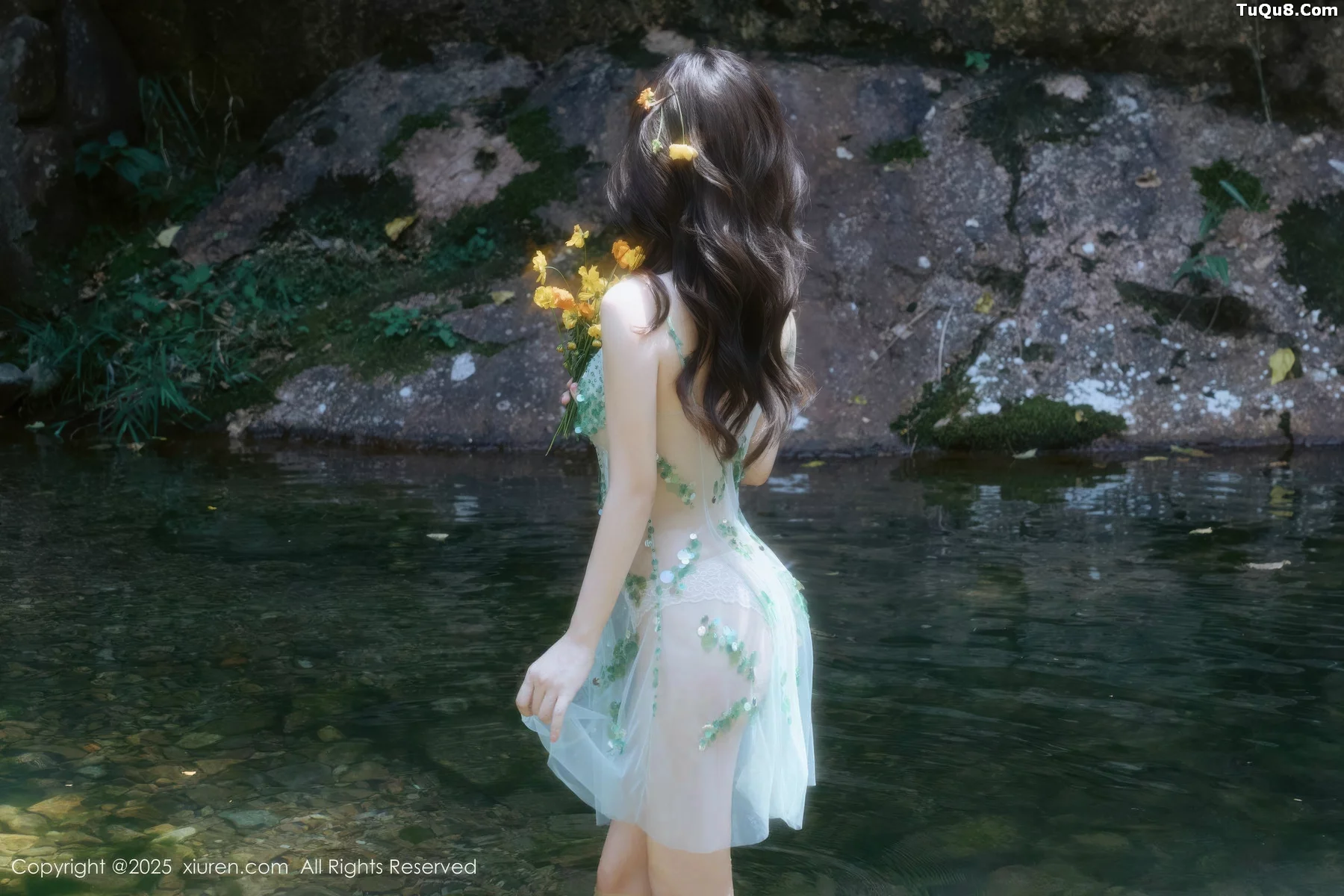 [[XiuRen秀人网]秀人网]No.10756_模特尹甜甜户外小溪性感薄纱亮片裙湿身秀丰腴身材惹火诱惑写真60P