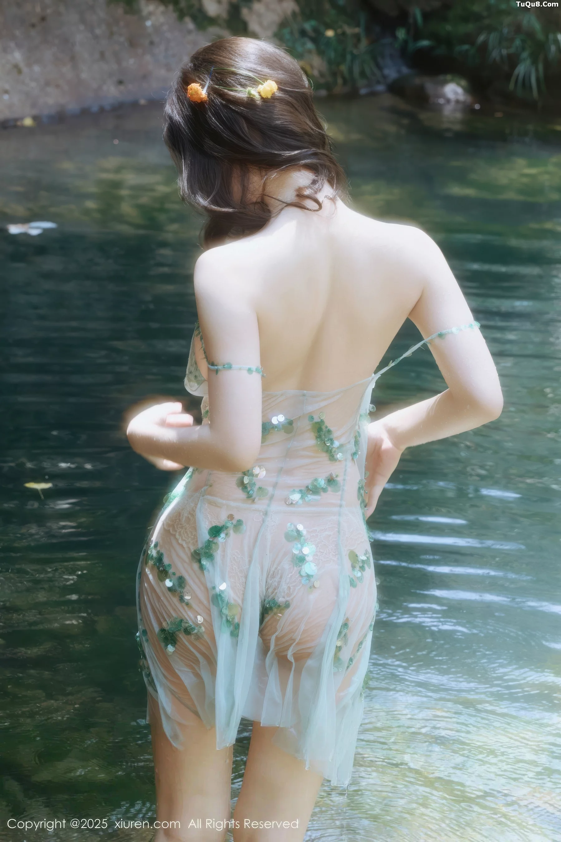 [[XiuRen秀人网]秀人网]No.10756_模特尹甜甜户外小溪性感薄纱亮片裙湿身秀丰腴身材惹火诱惑写真60P