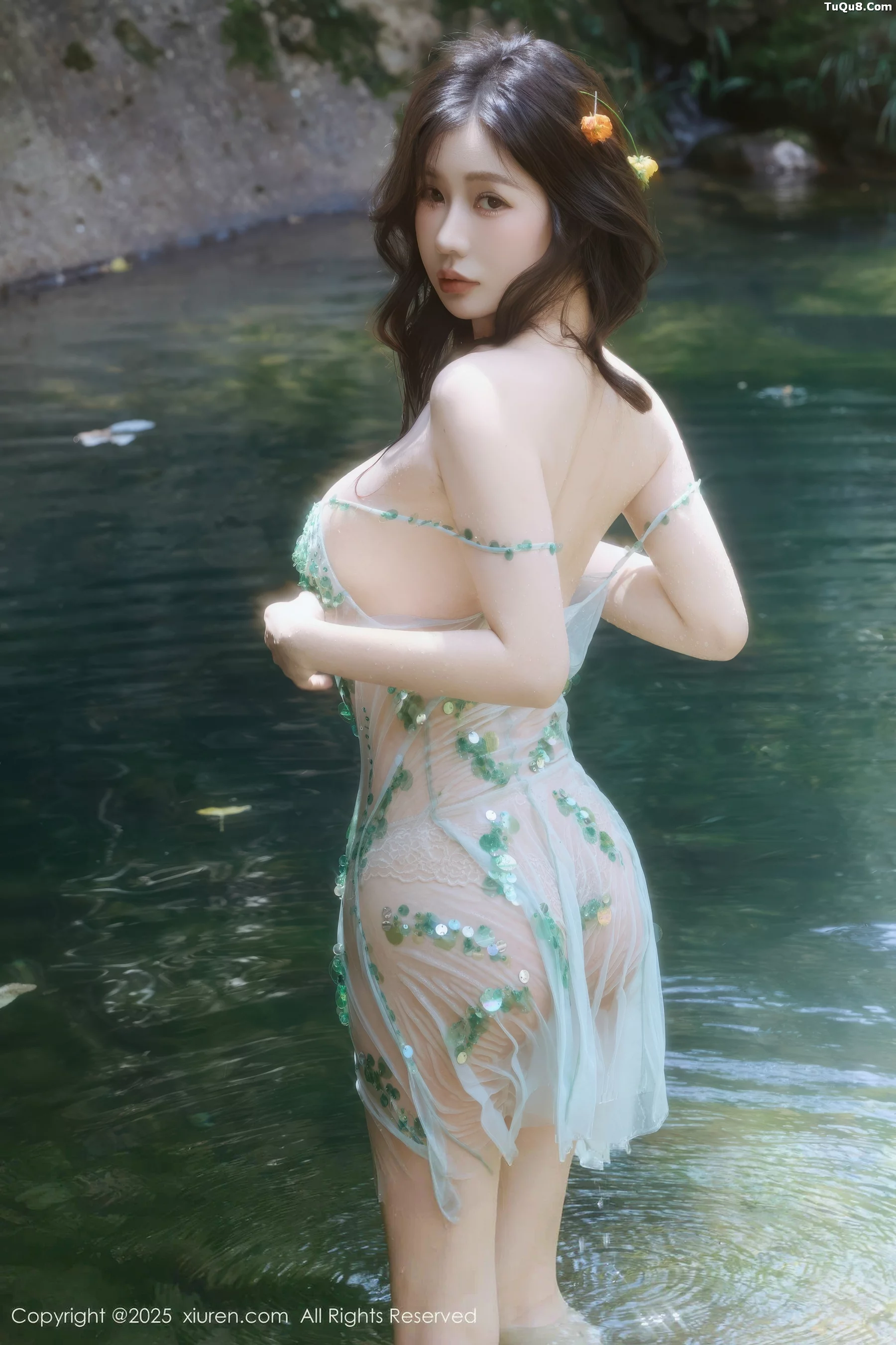 [[XiuRen秀人网]秀人网]No.10756_模特尹甜甜户外小溪性感薄纱亮片裙湿身秀丰腴身材惹火诱惑写真60P