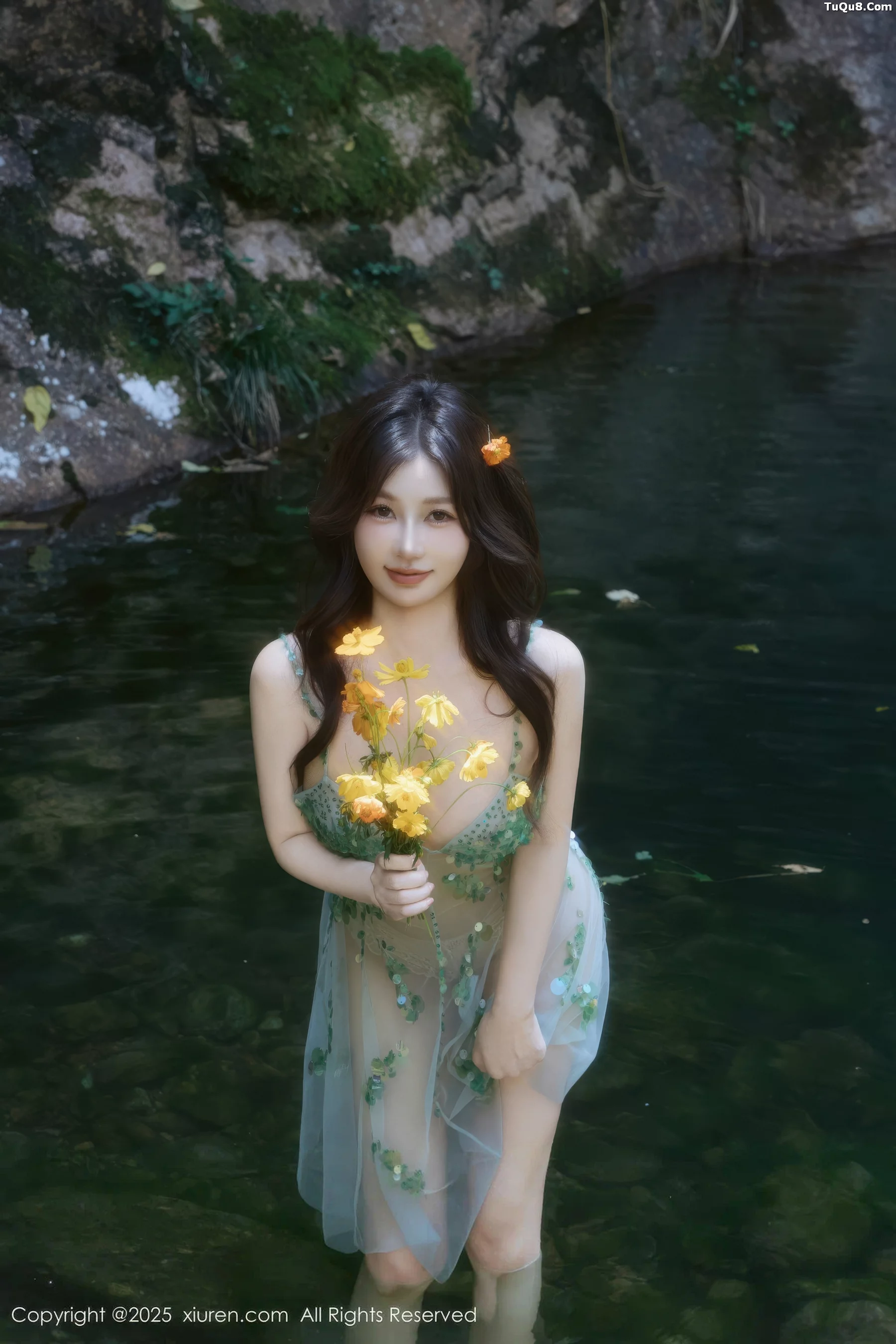 [[XiuRen秀人网]秀人网]No.10756_模特尹甜甜户外小溪性感薄纱亮片裙湿身秀丰腴身材惹火诱惑写真60P