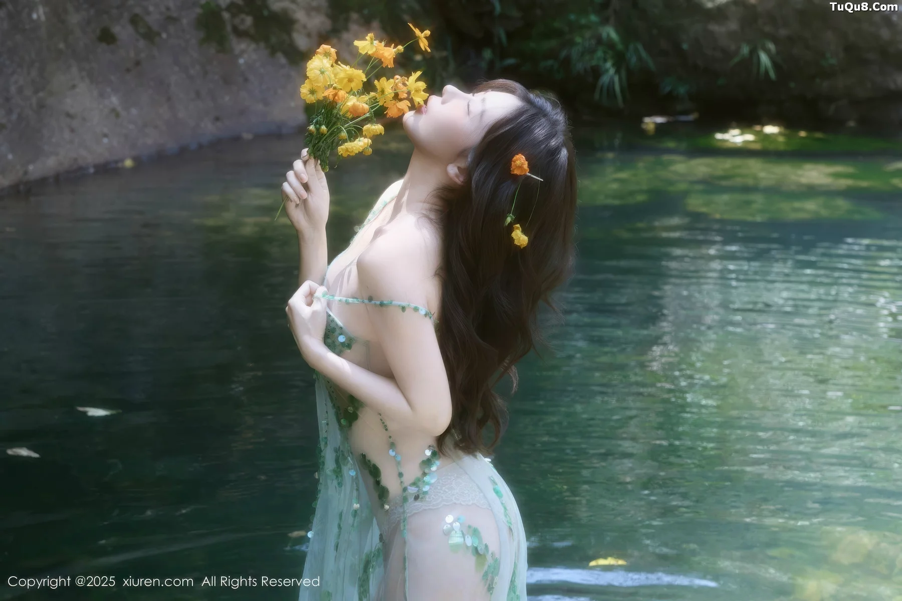 [[XiuRen秀人网]秀人网]No.10756_模特尹甜甜户外小溪性感薄纱亮片裙湿身秀丰腴身材惹火诱惑写真60P