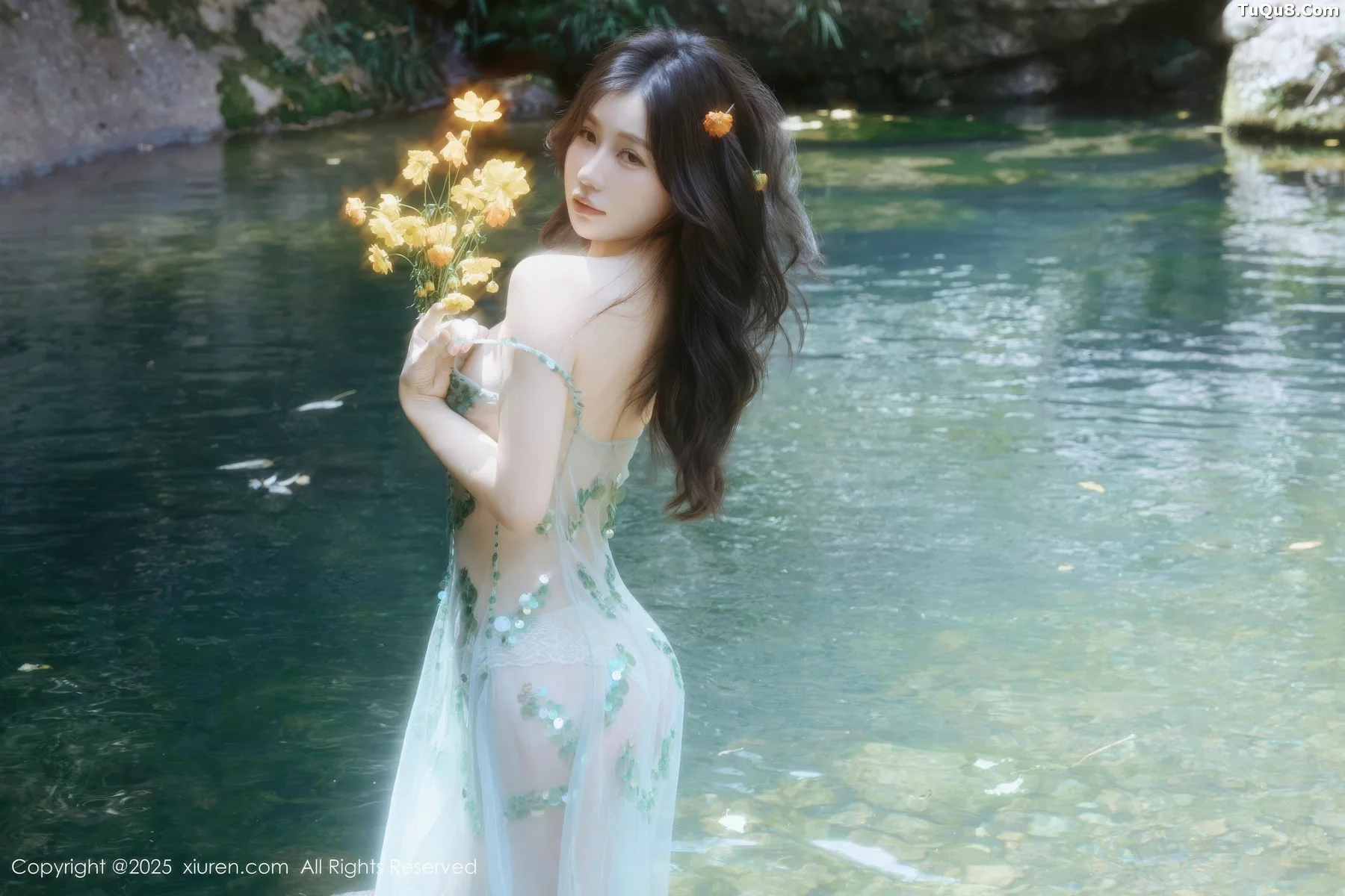 [[XiuRen秀人网]秀人网]No.10756_模特尹甜甜户外小溪性感薄纱亮片裙湿身秀丰腴身材惹火诱惑写真60P