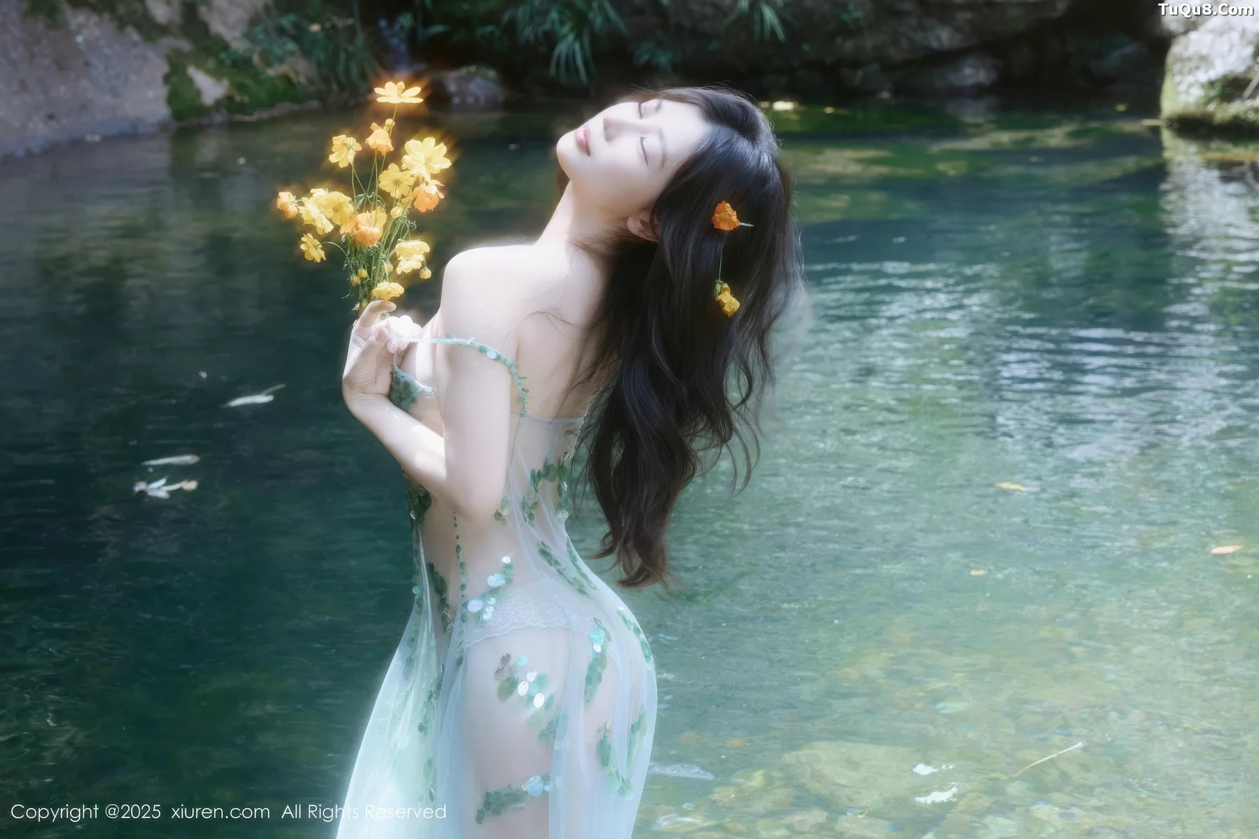 [[XiuRen秀人网]秀人网]No.10756_模特尹甜甜户外小溪性感薄纱亮片裙湿身秀丰腴身材惹火诱惑写真60P