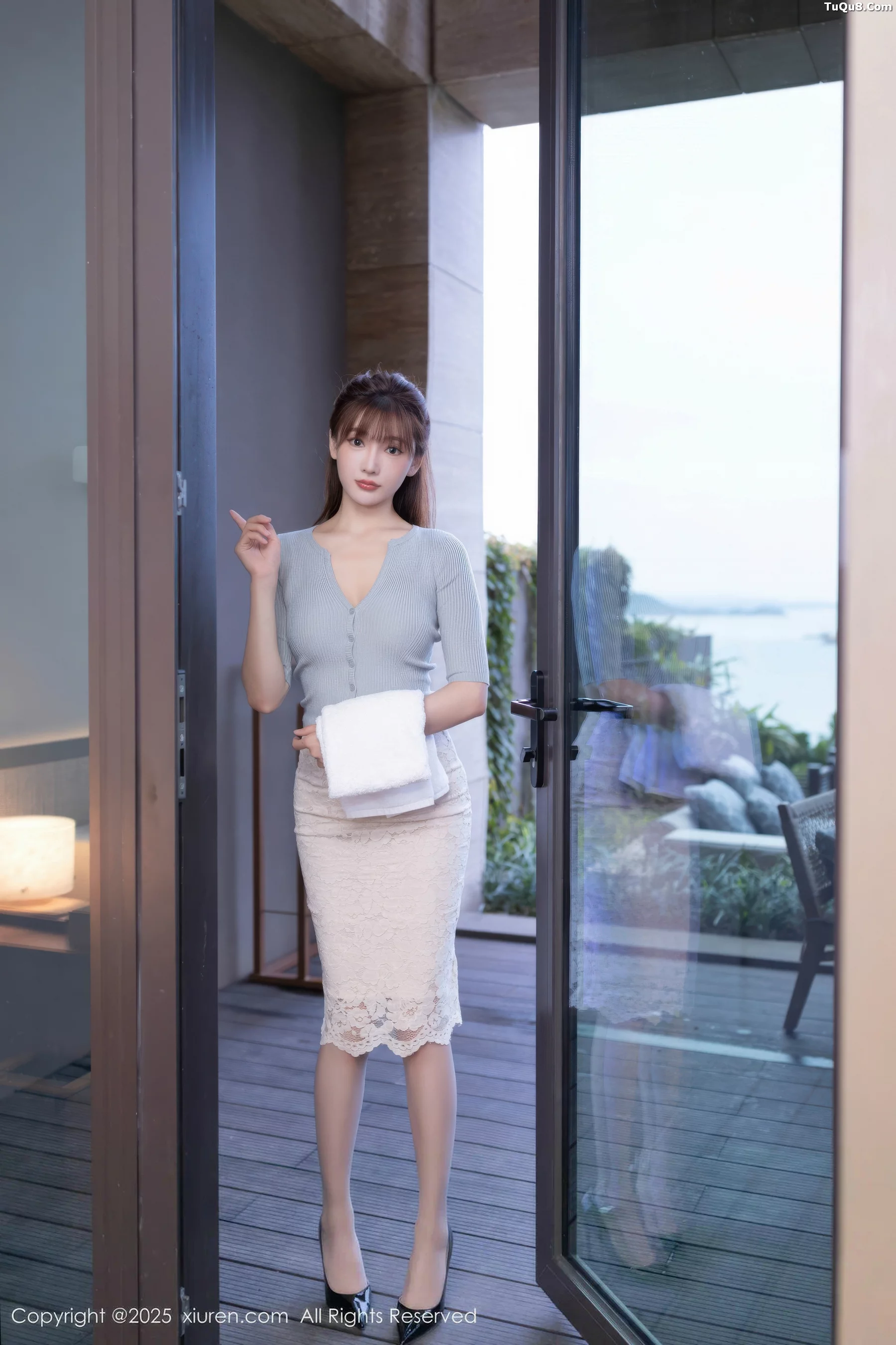 [[XiuRen秀人网]秀人网]No.10757_模特陆萱萱性感浅色长裙露白色内衣配白丝袜秀柔美身姿诱惑写真73P