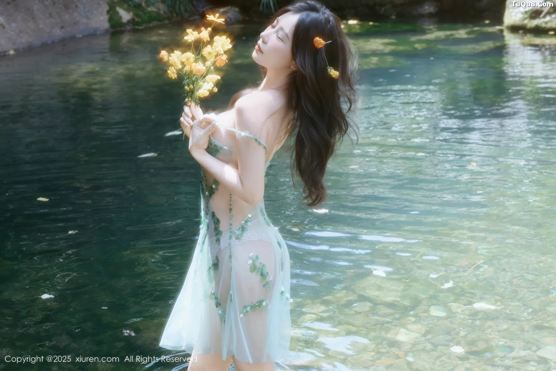 [[XiuRen秀人网]秀人网]No.10756_模特尹甜甜户外小溪性感薄纱亮片裙湿身秀丰腴身材惹火诱惑写真60P