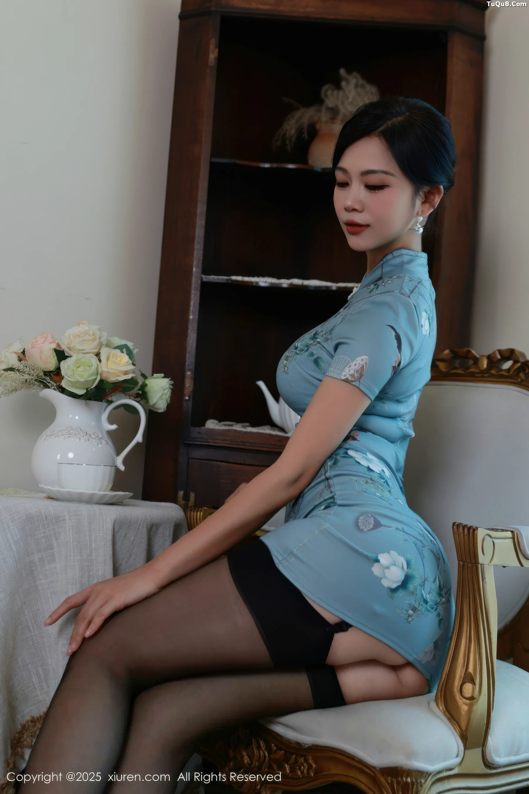 [[XiuRen秀人网]秀人网]No.10753_模特玫瑰我爱你性感旗袍露黑色内衣配黑丝吊袜秀凹凸身材诱惑写真70P