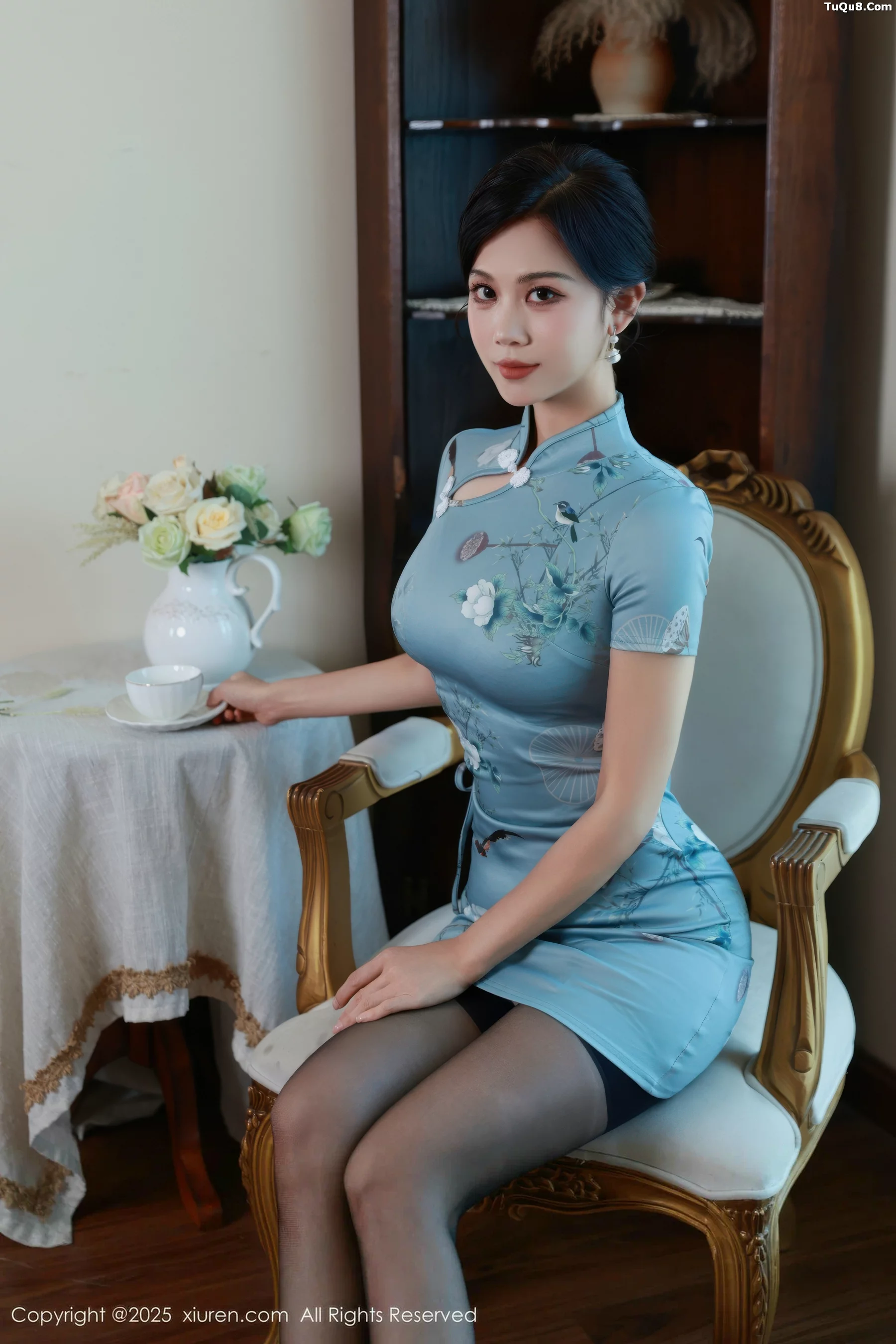 [[XiuRen秀人网]秀人网]No.10753_模特玫瑰我爱你性感旗袍露黑色内衣配黑丝吊袜秀凹凸身材诱惑写真70P