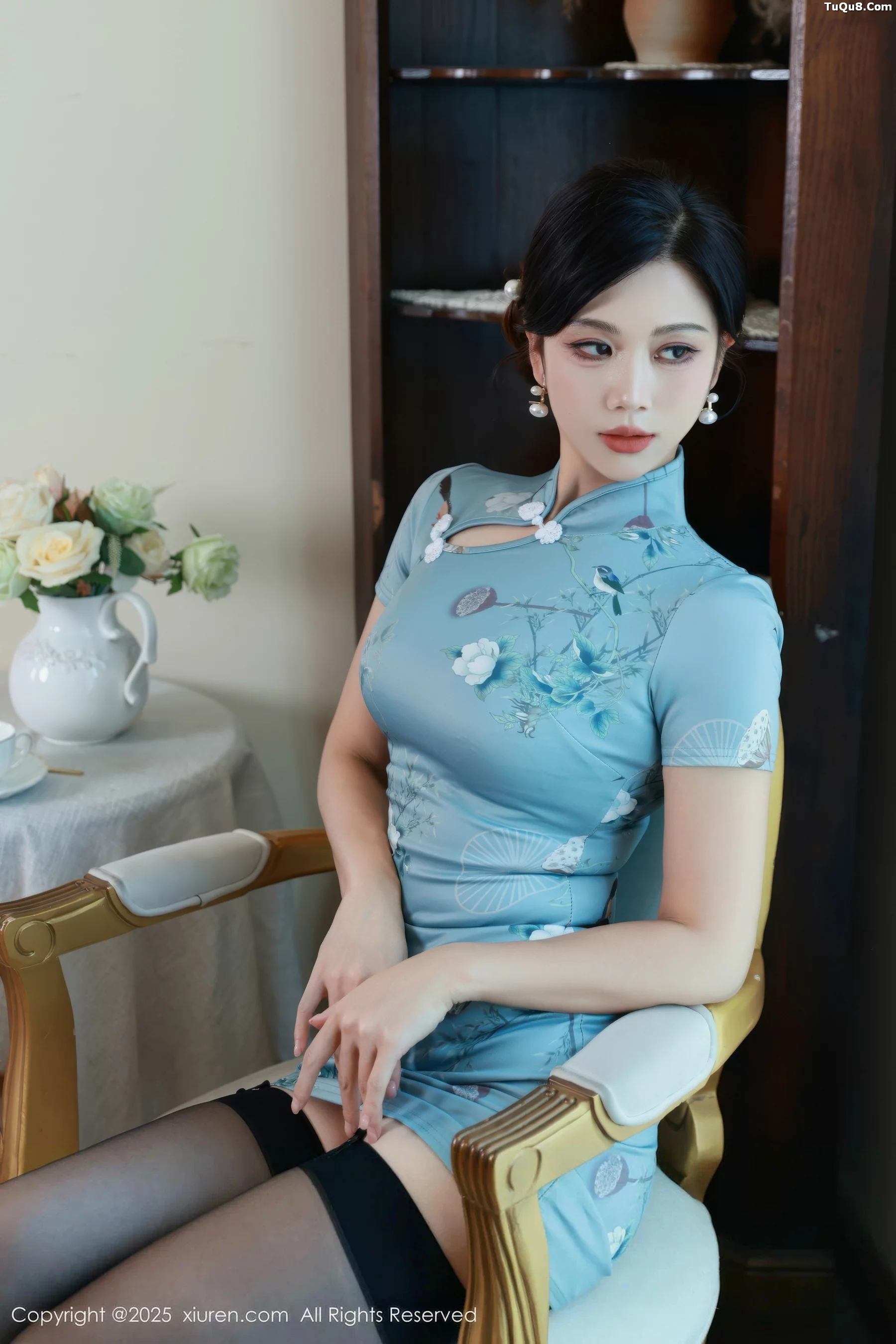 [[XiuRen秀人网]秀人网]No.10753_模特玫瑰我爱你性感旗袍露黑色内衣配黑丝吊袜秀凹凸身材诱惑写真70P