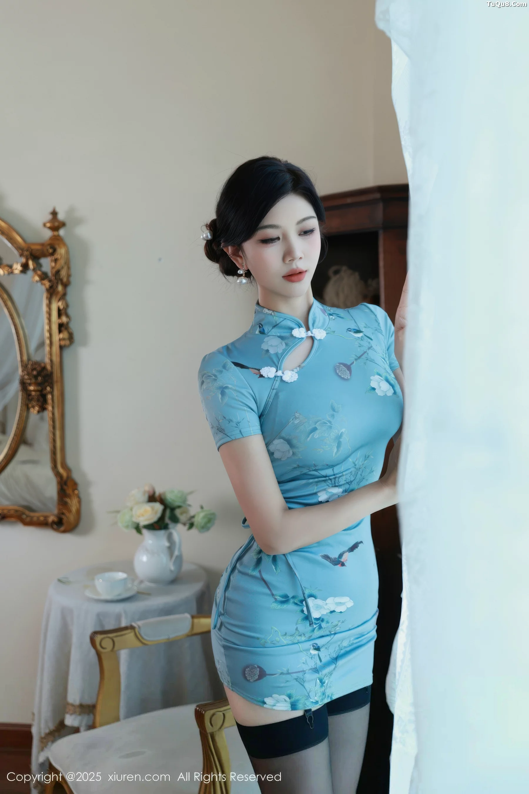 [[XiuRen秀人网]秀人网]No.10753_模特玫瑰我爱你性感旗袍露黑色内衣配黑丝吊袜秀凹凸身材诱惑写真70P