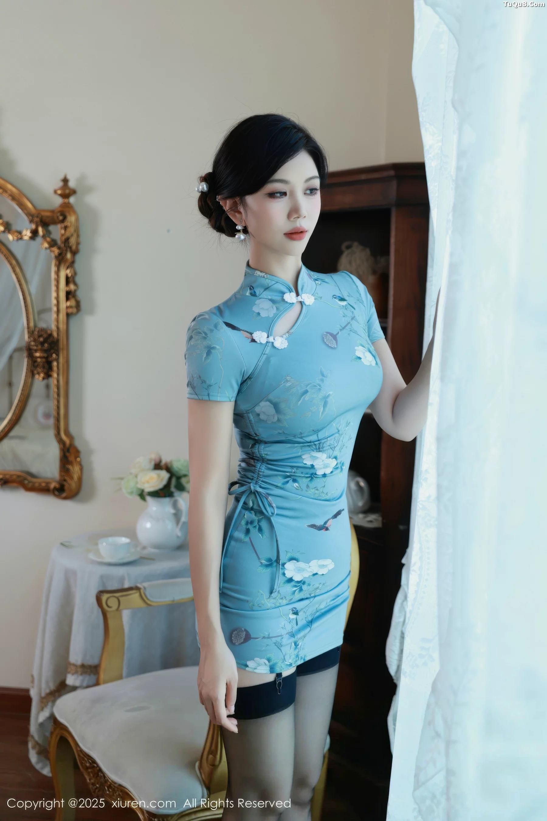 [[XiuRen秀人网]秀人网]No.10753_模特玫瑰我爱你性感旗袍露黑色内衣配黑丝吊袜秀凹凸身材诱惑写真70P