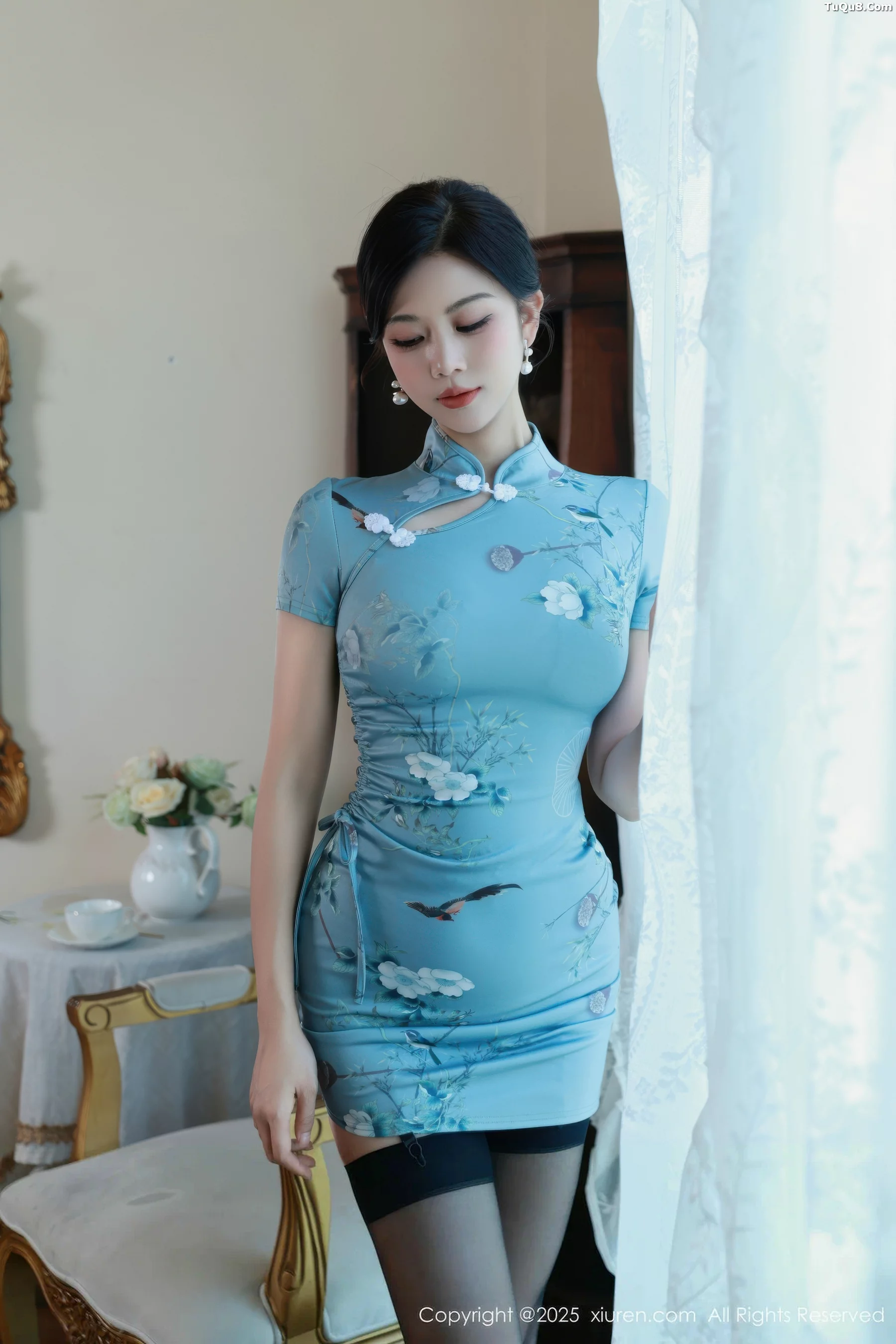 [[XiuRen秀人网]秀人网]No.10753_模特玫瑰我爱你性感旗袍露黑色内衣配黑丝吊袜秀凹凸身材诱惑写真70P