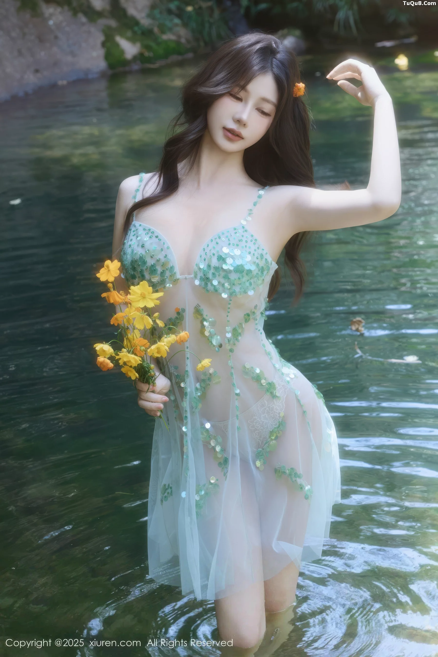 [[XiuRen秀人网]秀人网]No.10756_模特尹甜甜户外小溪性感薄纱亮片裙湿身秀丰腴身材惹火诱惑写真60P