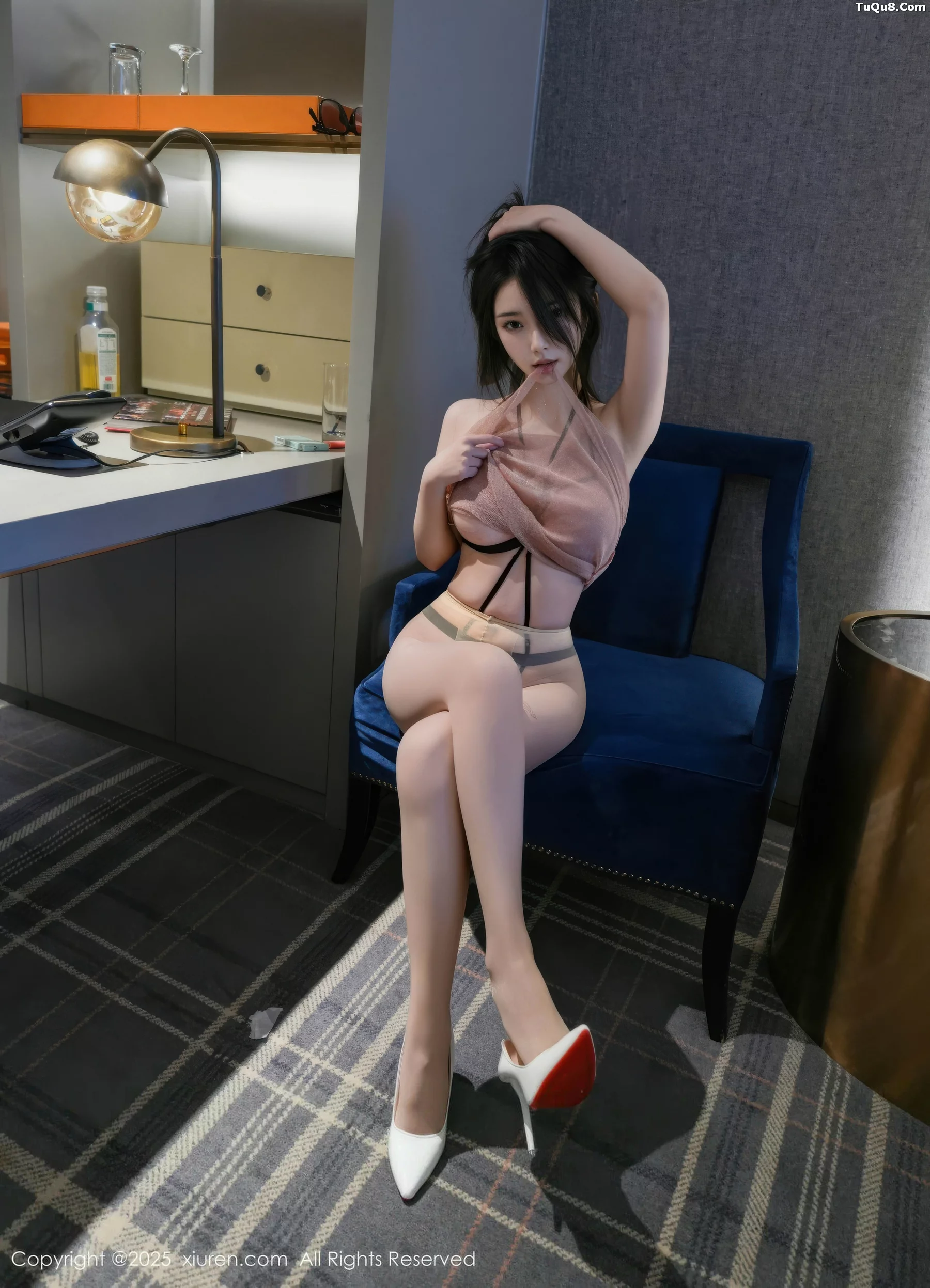 [[XiuRen秀人网]秀人网]No.10758_新人模特烧烧小桃性感粉色连衣短裙配开档肉丝秀惹火身材诱惑写真46P