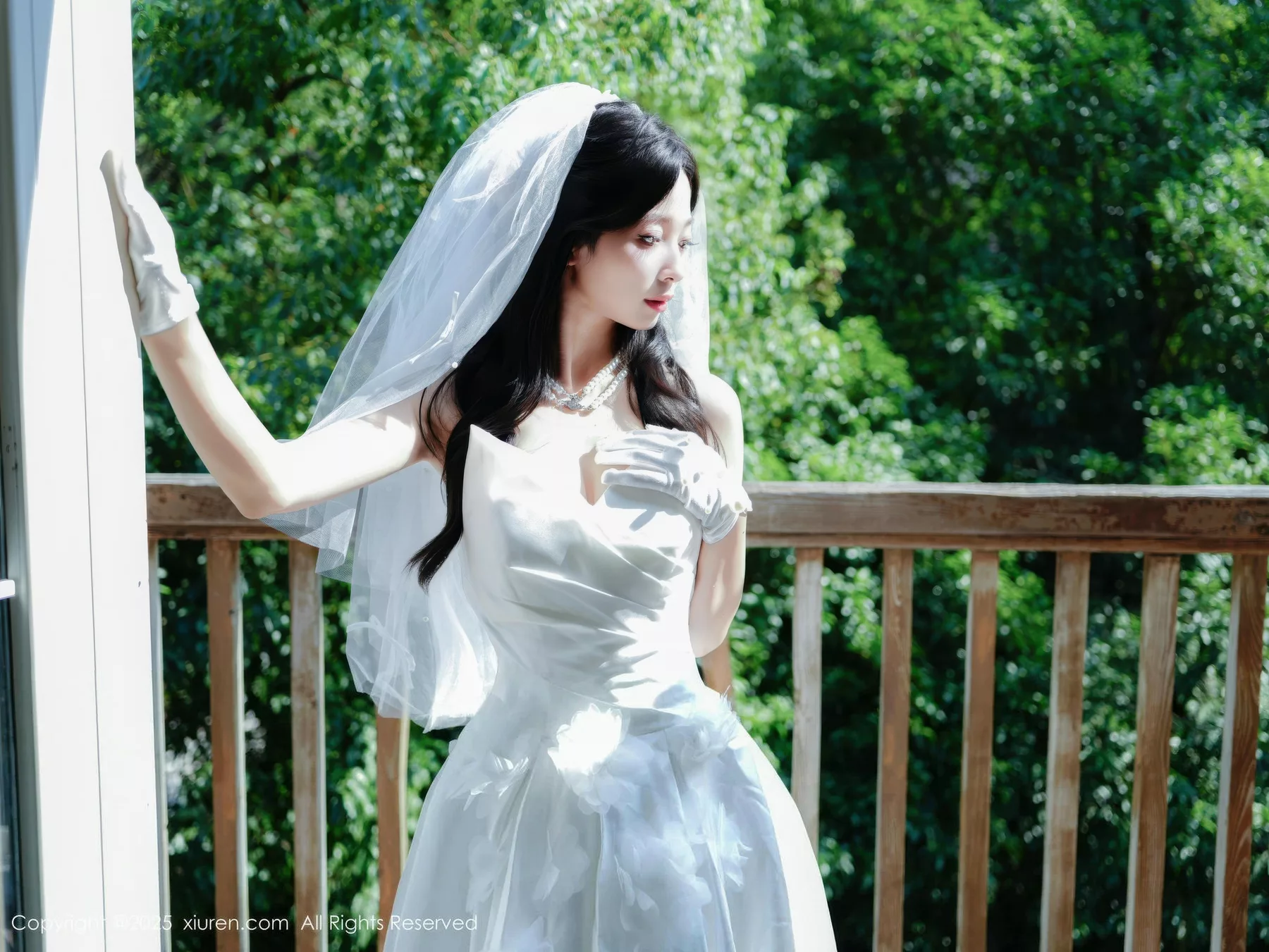 [[XiuRen秀人网]秀人网]No.10769_新人模特朱朱molly性感白色婚纱配白色丝袜秀凹凸身材诱惑写真54P