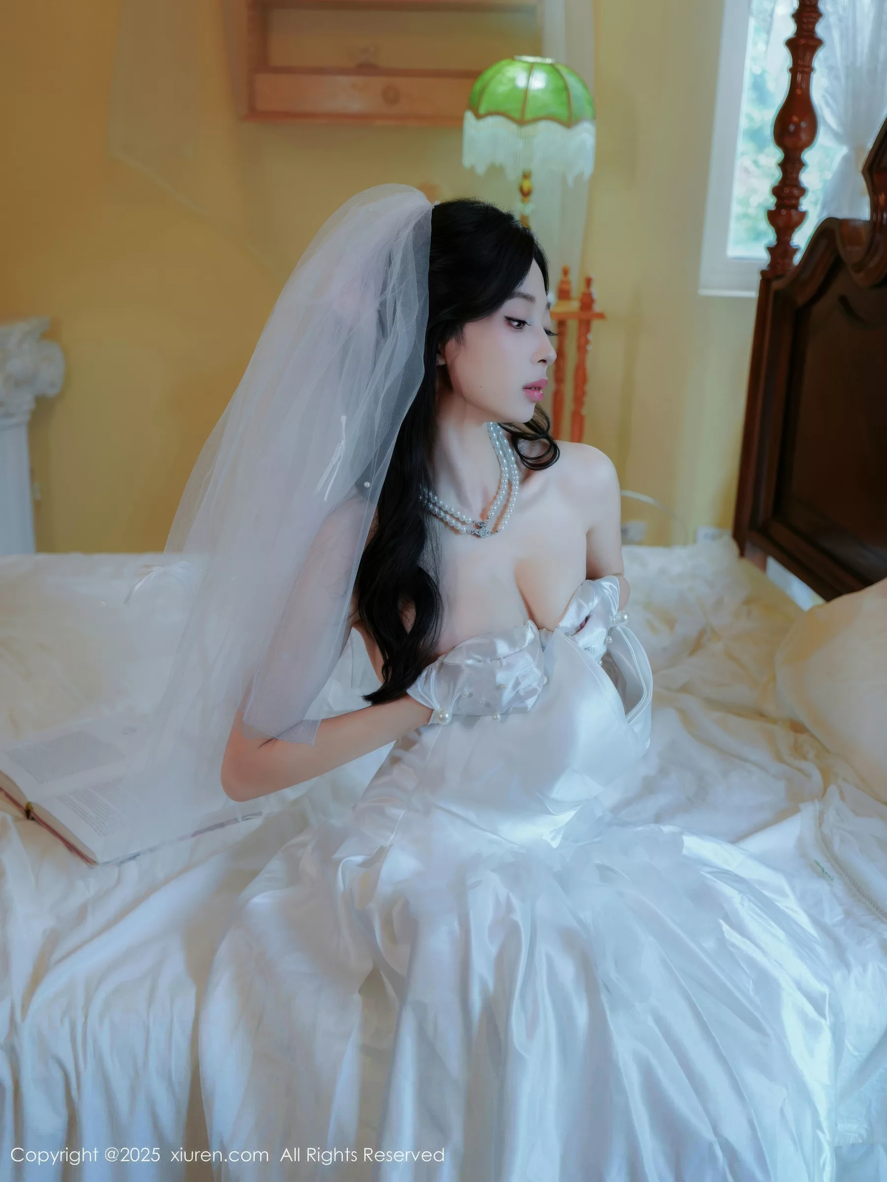 [[XiuRen秀人网]秀人网]No.10769_新人模特朱朱molly性感白色婚纱配白色丝袜秀凹凸身材诱惑写真54P