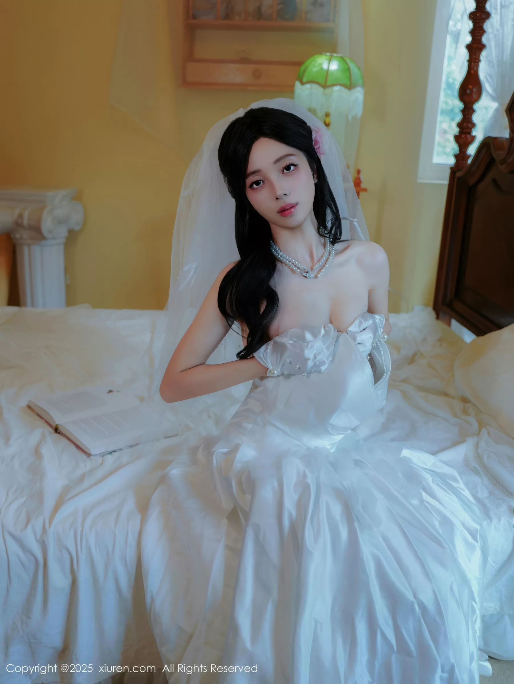 [[XiuRen秀人网]秀人网]No.10769_新人模特朱朱molly性感白色婚纱配白色丝袜秀凹凸身材诱惑写真54P