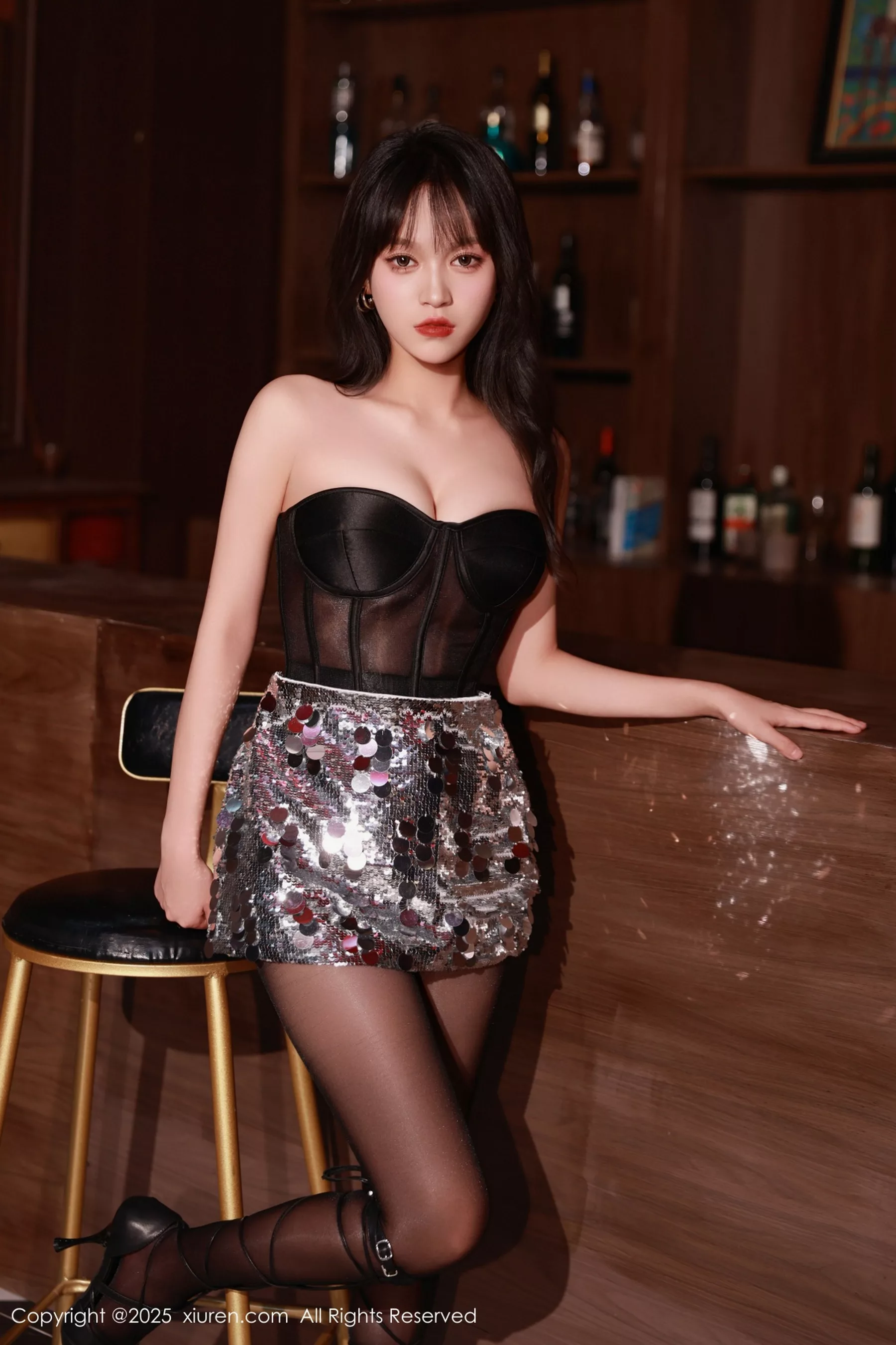 [[XiuRen秀人网]秀人网]No.10772_模特糯咪性感黑色连衣短裙露红色内衣配超薄黑丝极致魅惑写真76P