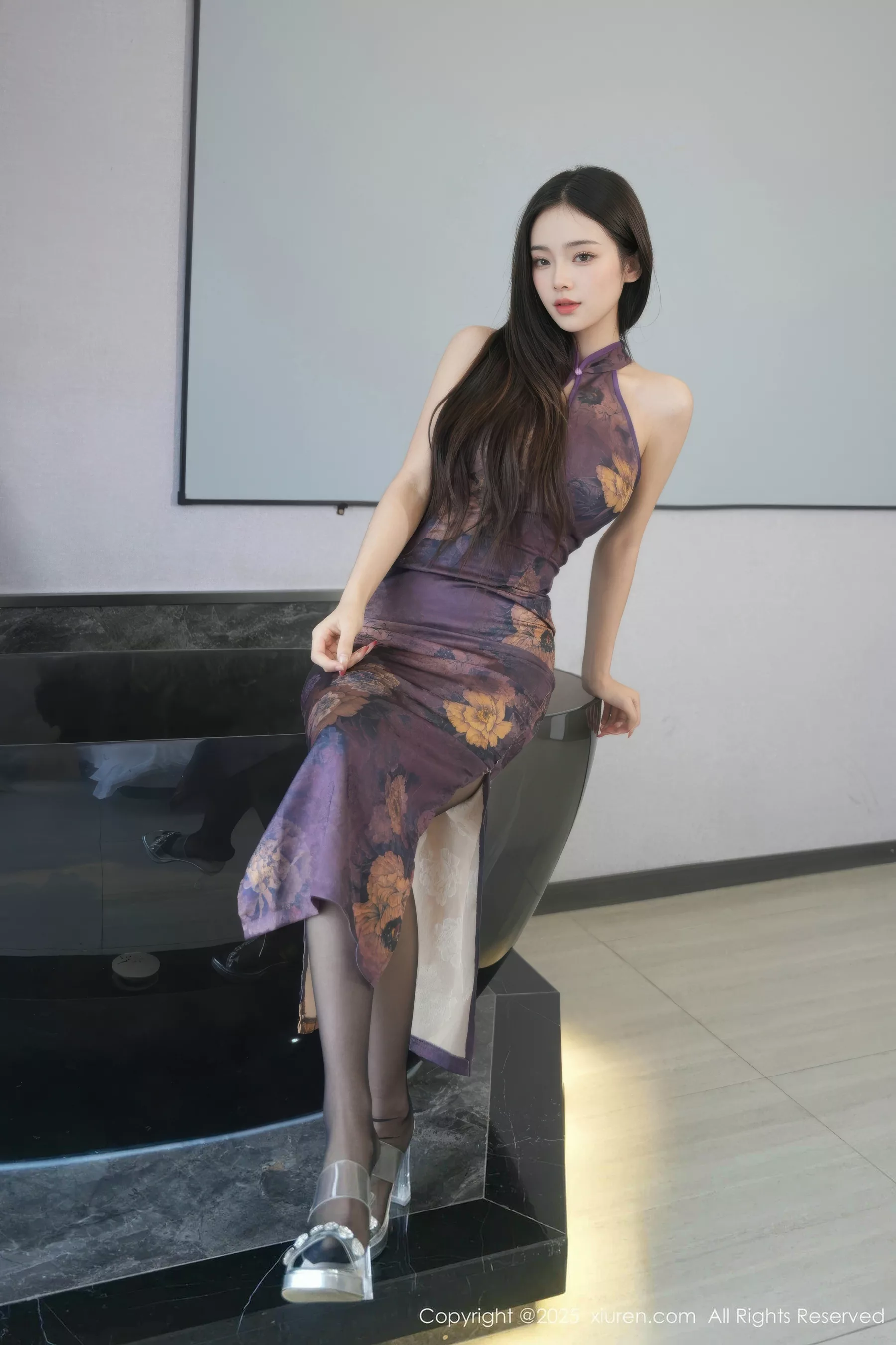 [[XiuRen秀人网]秀人网]No.10771_新人模特小奶娇私房性感紫色旗袍配超薄黑丝秀完美身材诱惑写真73P