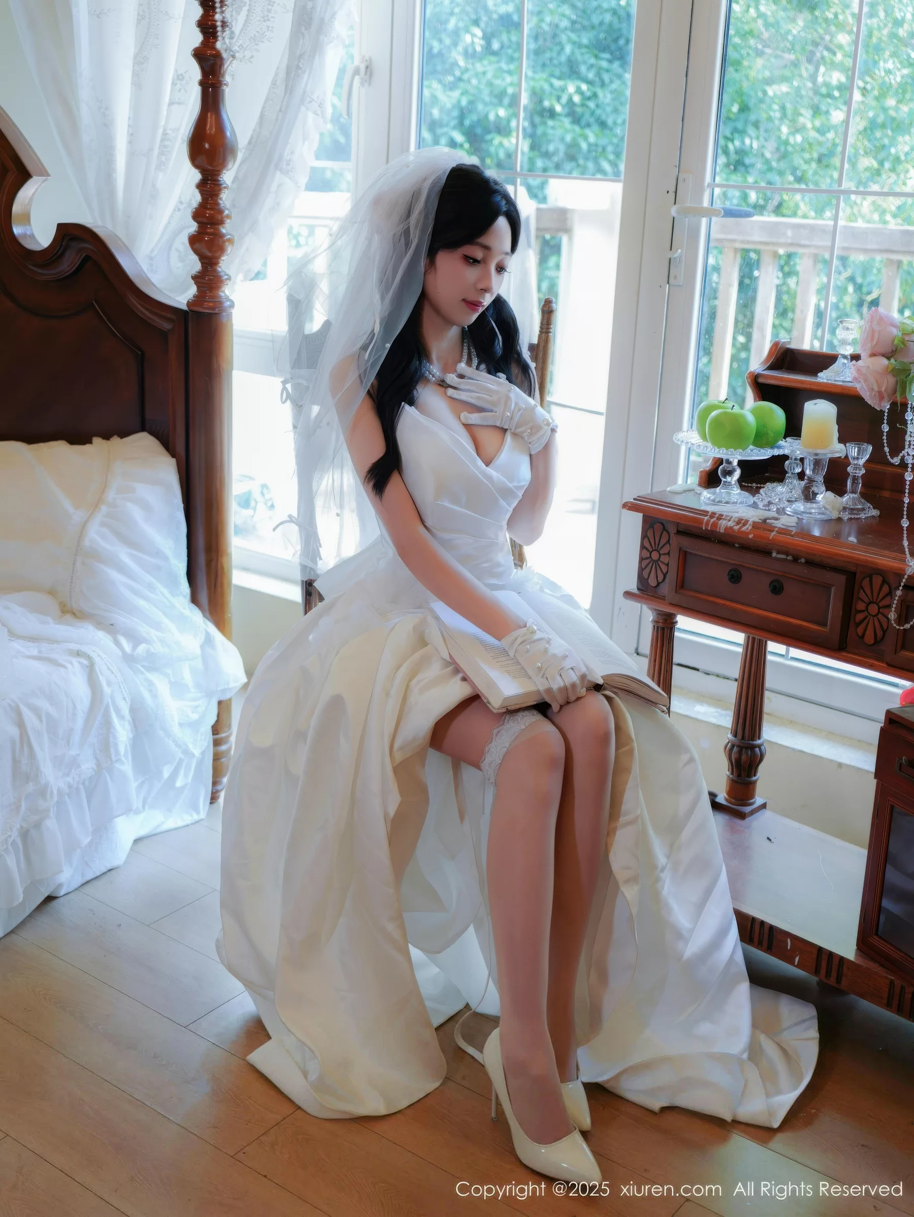 [[XiuRen秀人网]秀人网]No.10769_新人模特朱朱molly性感白色婚纱配白色丝袜秀凹凸身材诱惑写真54P