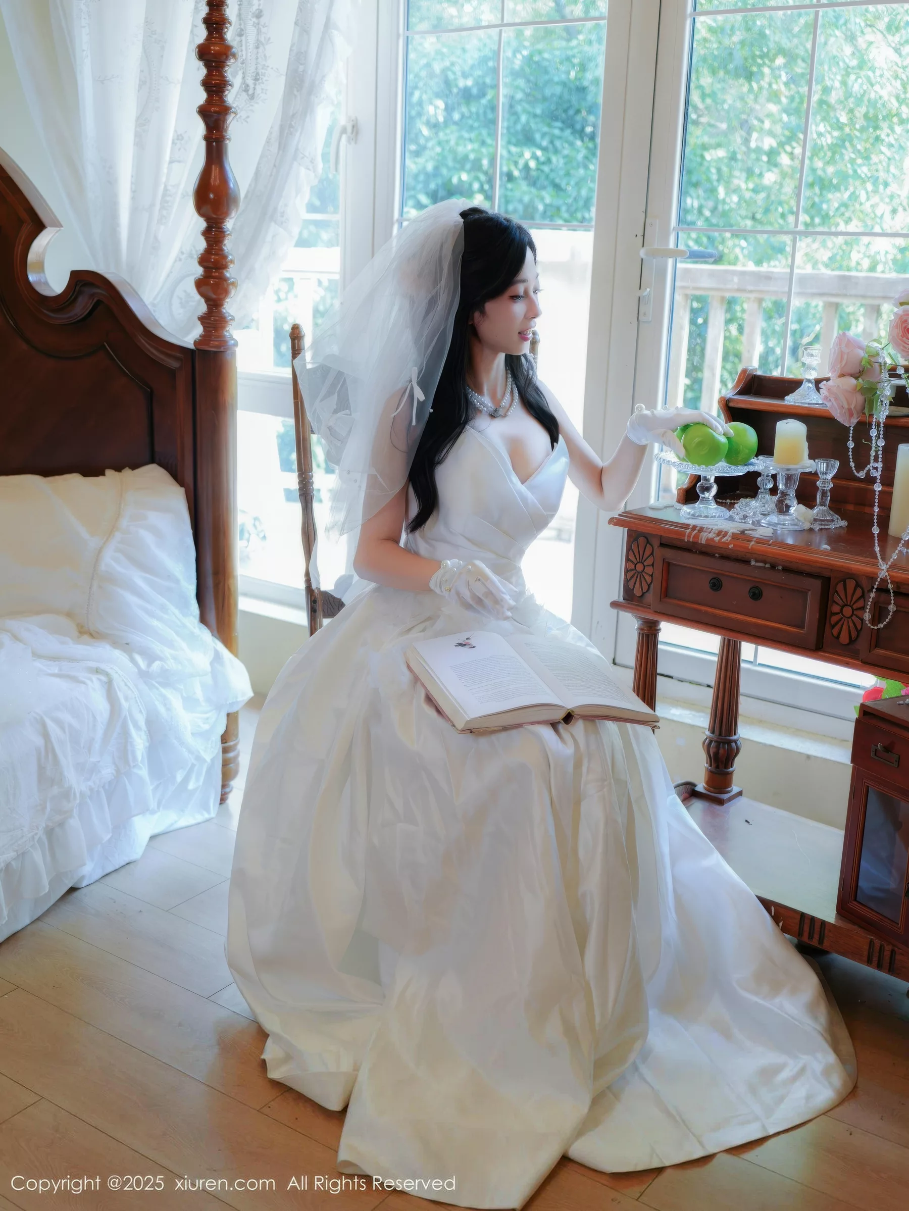 [[XiuRen秀人网]秀人网]No.10769_新人模特朱朱molly性感白色婚纱配白色丝袜秀凹凸身材诱惑写真54P