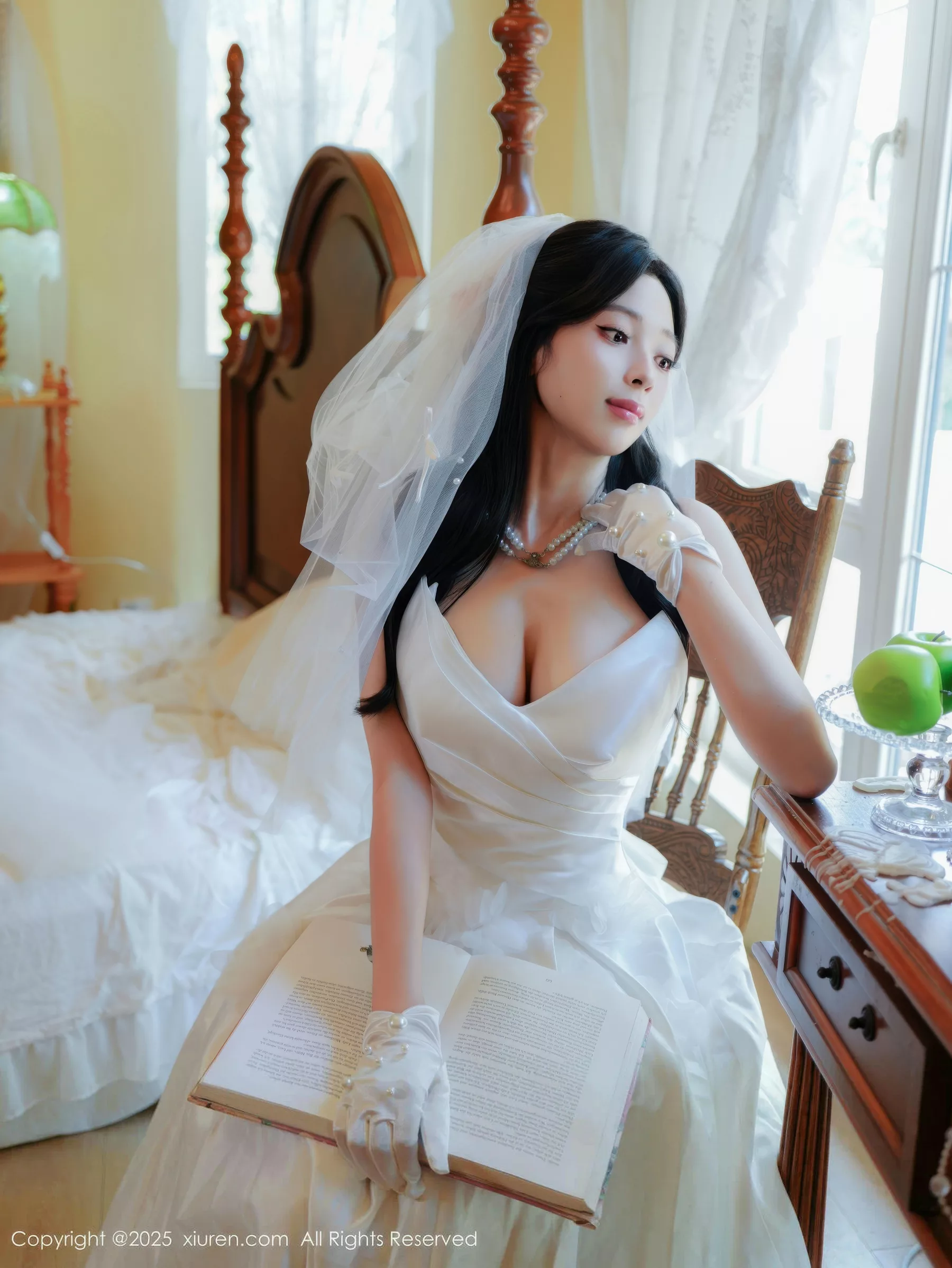 [[XiuRen秀人网]秀人网]No.10769_新人模特朱朱molly性感白色婚纱配白色丝袜秀凹凸身材诱惑写真54P