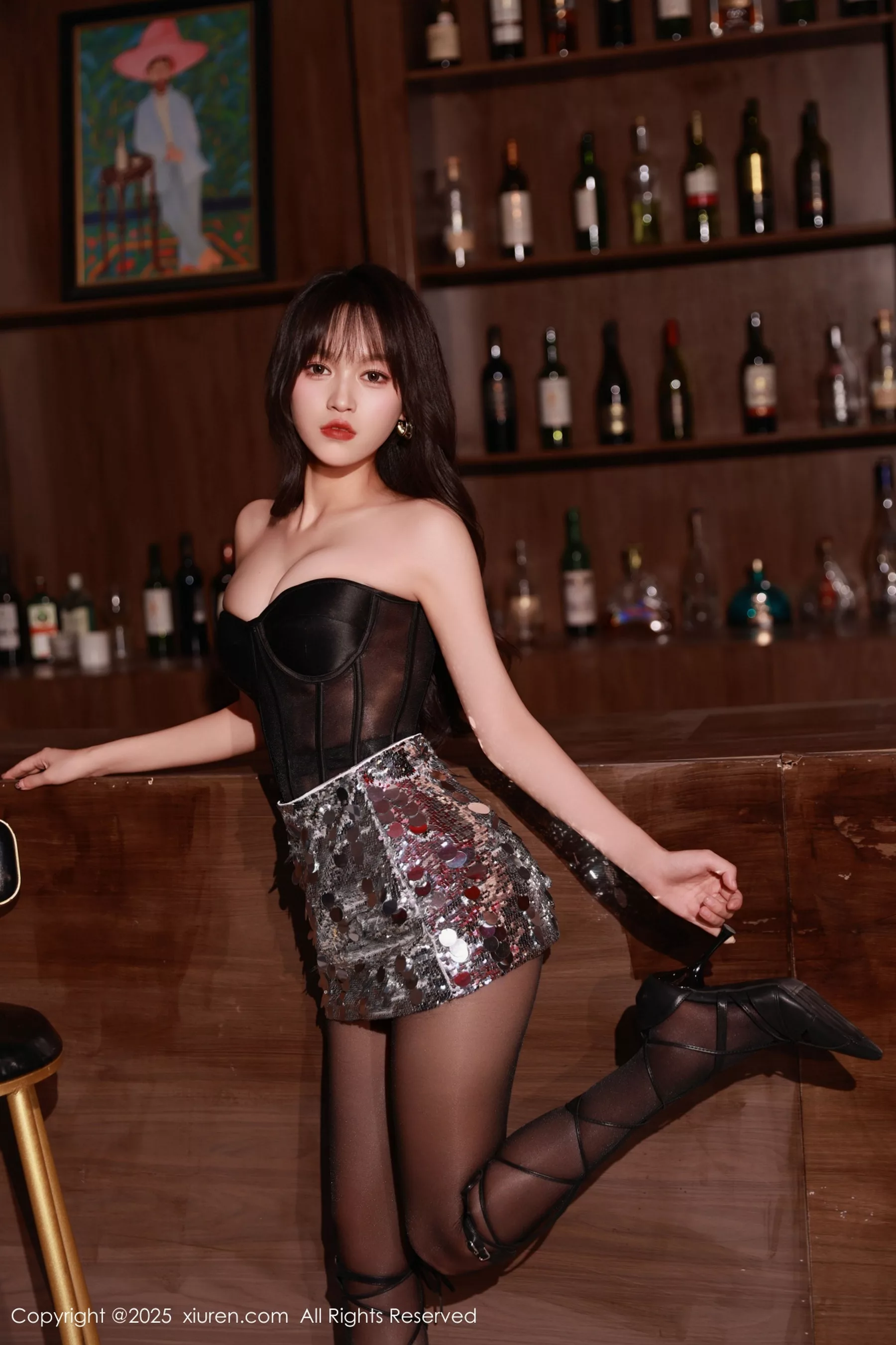 [[XiuRen秀人网]秀人网]No.10772_模特糯咪性感黑色连衣短裙露红色内衣配超薄黑丝极致魅惑写真76P