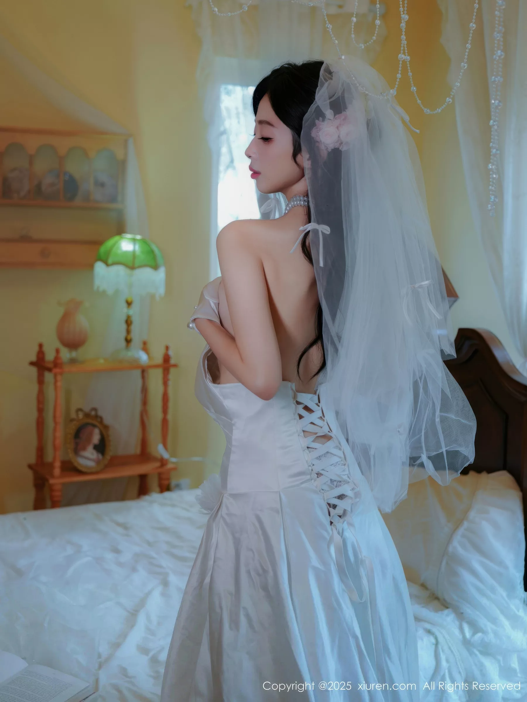 [[XiuRen秀人网]秀人网]No.10769_新人模特朱朱molly性感白色婚纱配白色丝袜秀凹凸身材诱惑写真54P