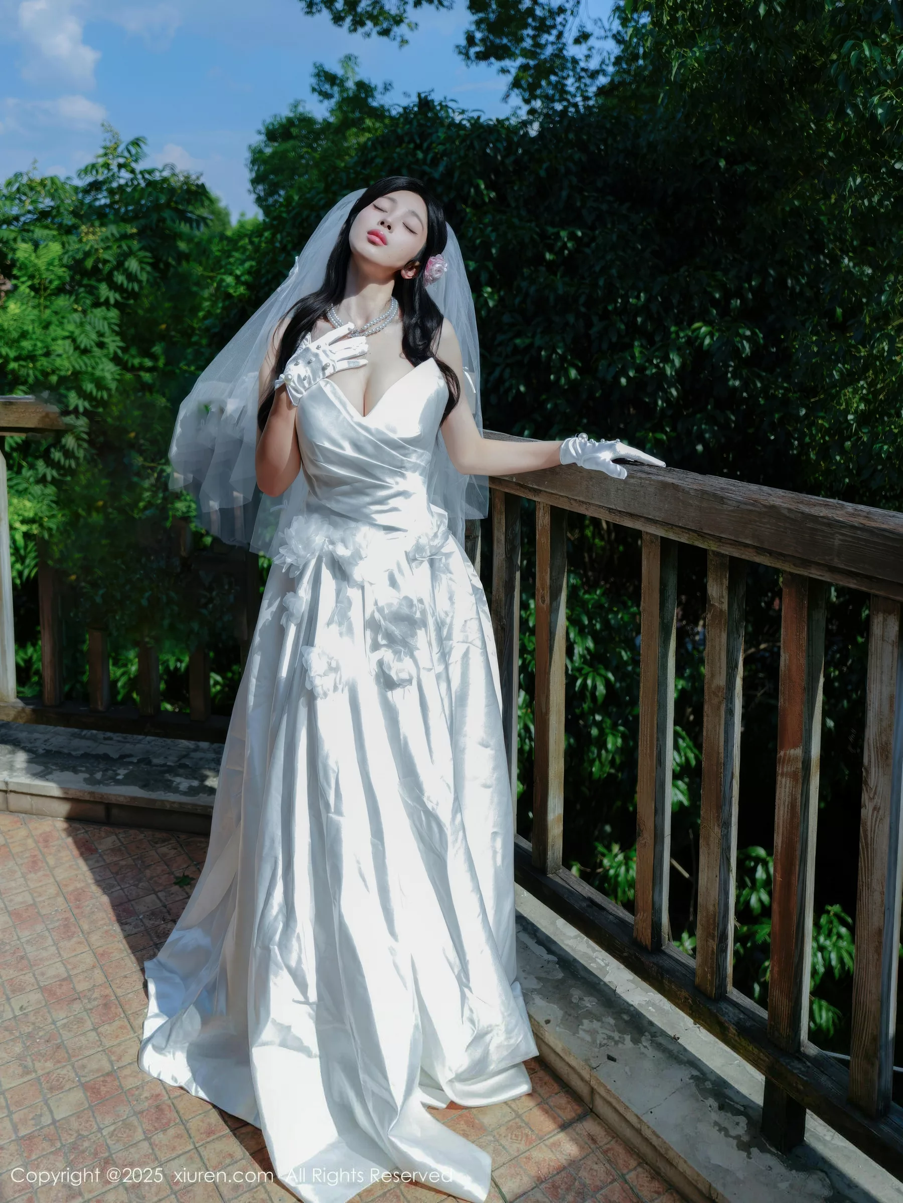 [[XiuRen秀人网]秀人网]No.10769_新人模特朱朱molly性感白色婚纱配白色丝袜秀凹凸身材诱惑写真54P