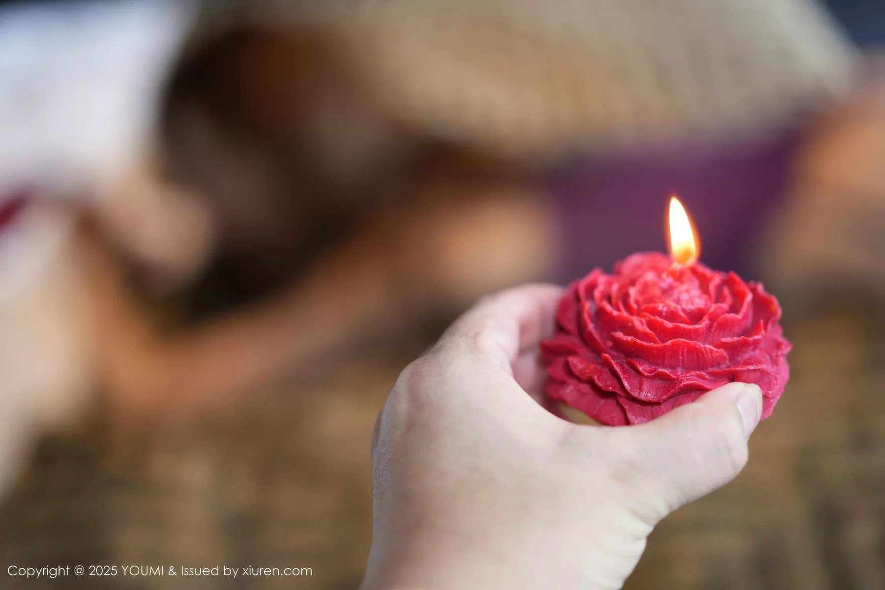 [YouMi尤蜜荟]Vol.1168_模特桃桃·夭夭twins性感OL服饰露紫色情趣内衣秀惹火身材诱惑写真82P