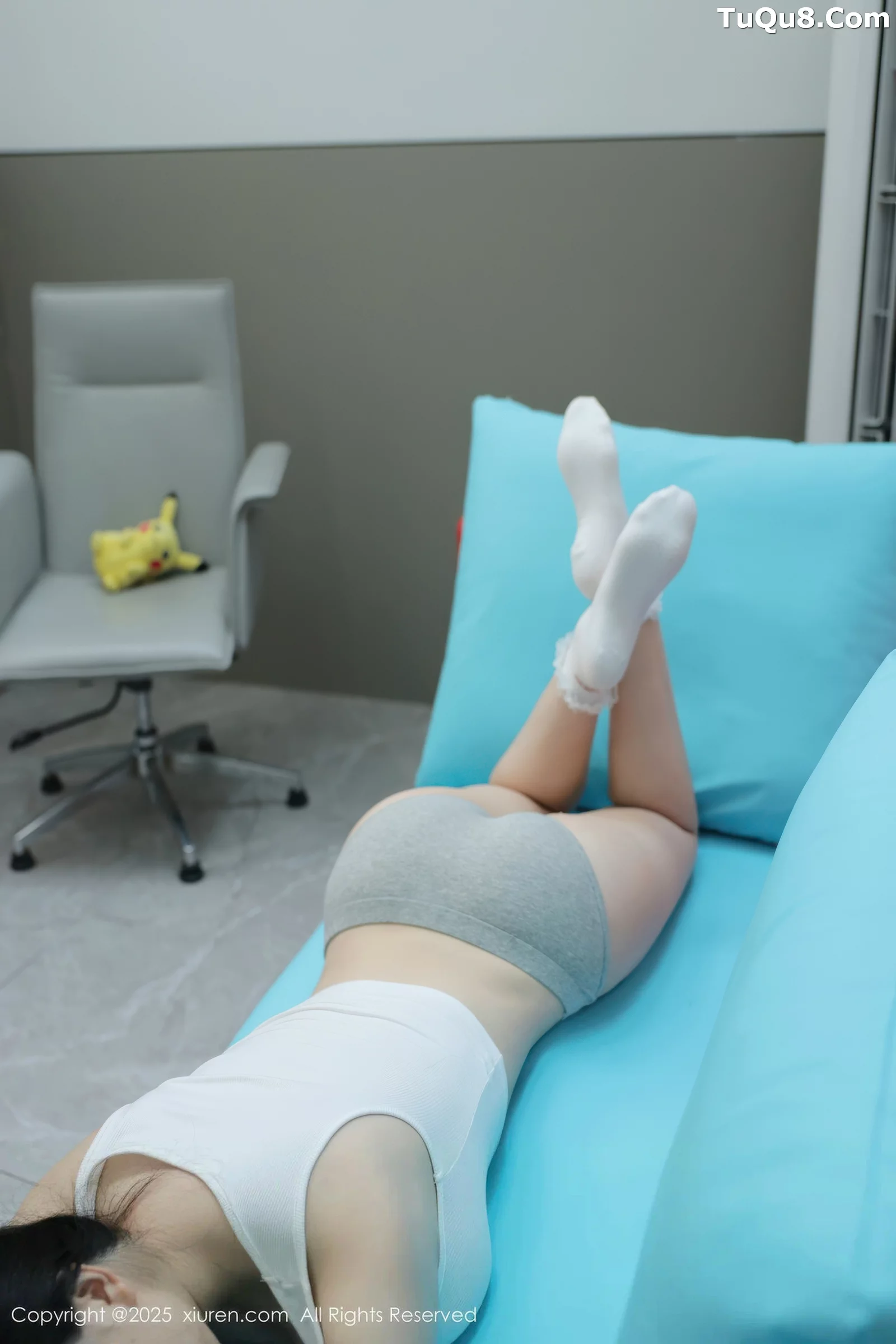 [[XiuRen秀人网]秀人网]No.10676_模特李沁恩lrene性感白色居家上衣配灰色内衣秀丰腴身材诱惑写真70P