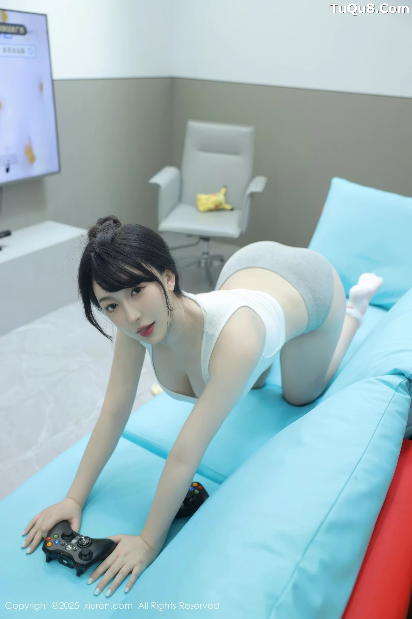 [[XiuRen秀人网]秀人网]No.10676_模特李沁恩lrene性感白色居家上衣配灰色内衣秀丰腴身材诱惑写真70P