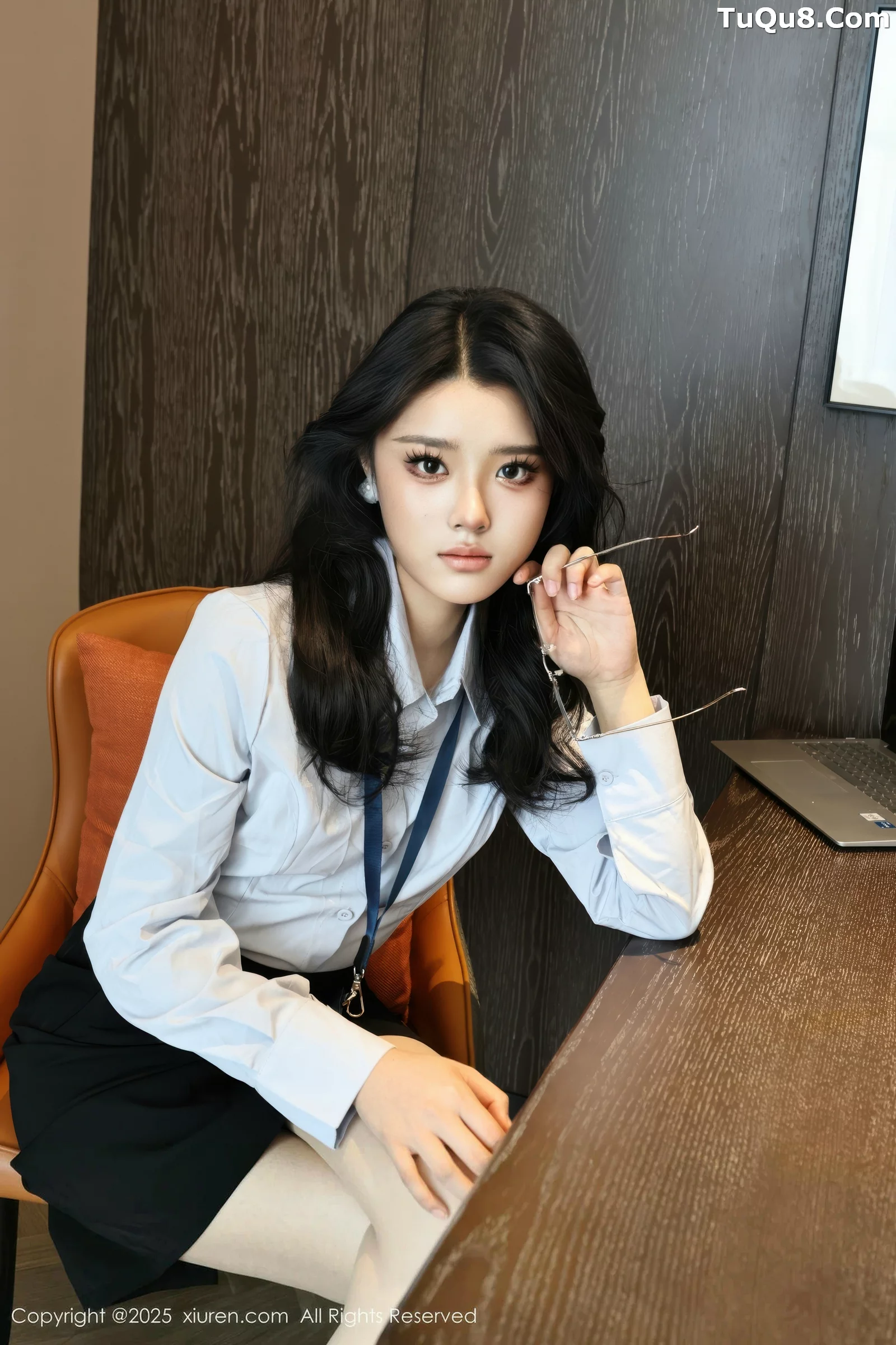 [[XiuRen秀人网]秀人网]No.10674_模特糯梨子性感蓝色衬衫配黑短裙露超薄肉丝秀曼妙身姿诱惑写真60P