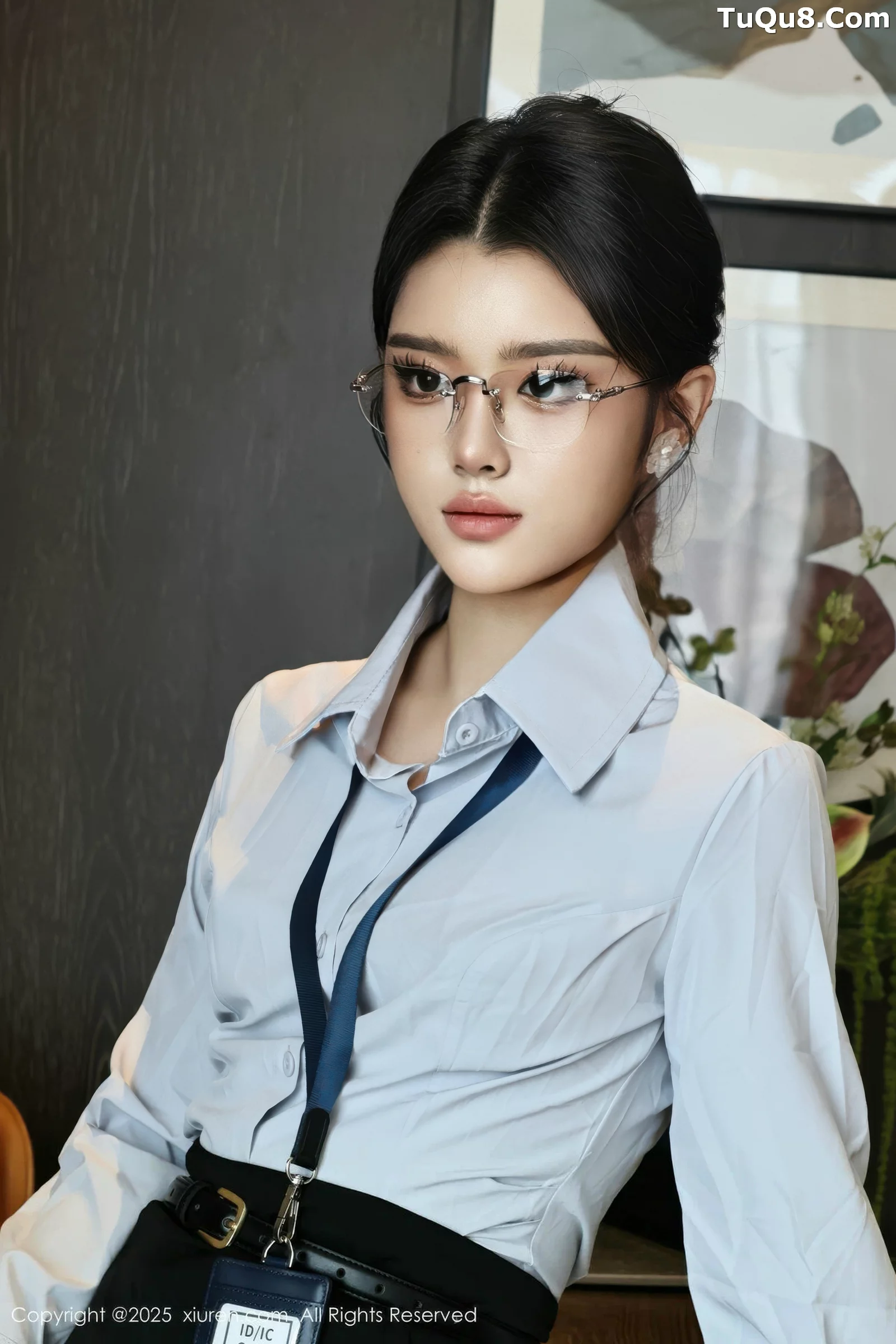 [[XiuRen秀人网]秀人网]No.10674_模特糯梨子性感蓝色衬衫配黑短裙露超薄肉丝秀曼妙身姿诱惑写真60P